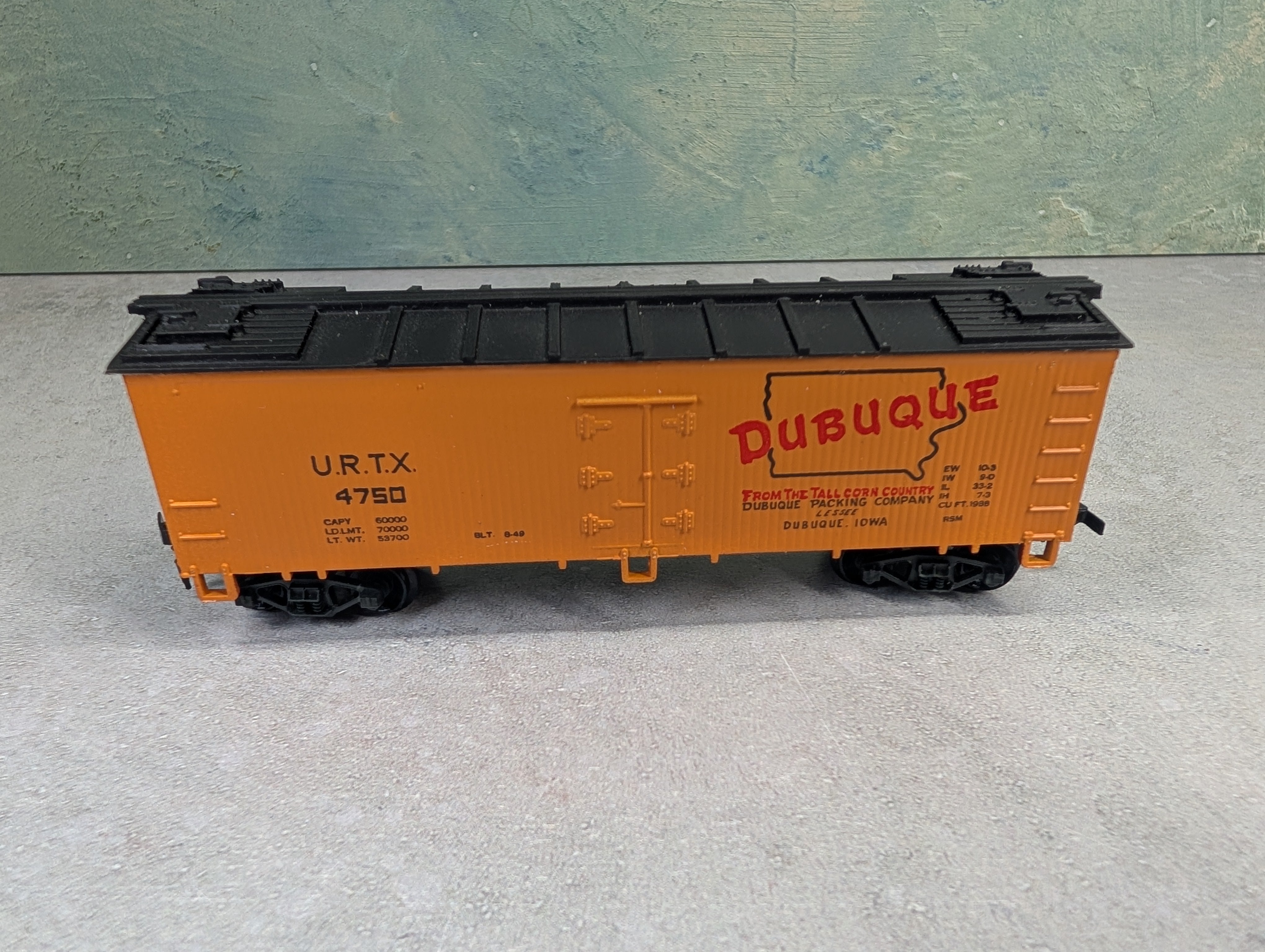 USED HO Scale 40' Wooden Reefer Dubuque URTX #4750