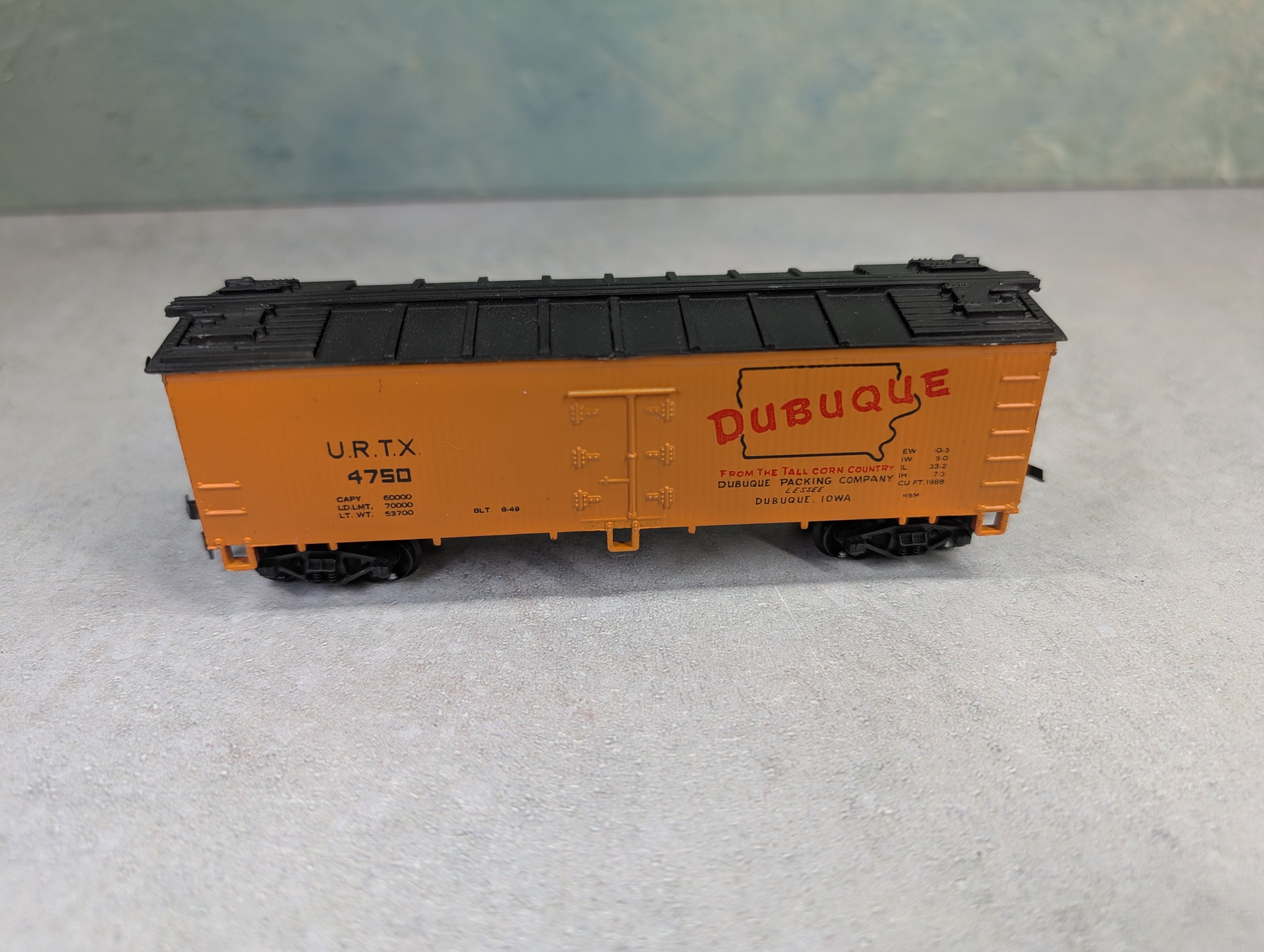 USED HO Scale 40' Wooden Reefer Dubuque URTX #4750