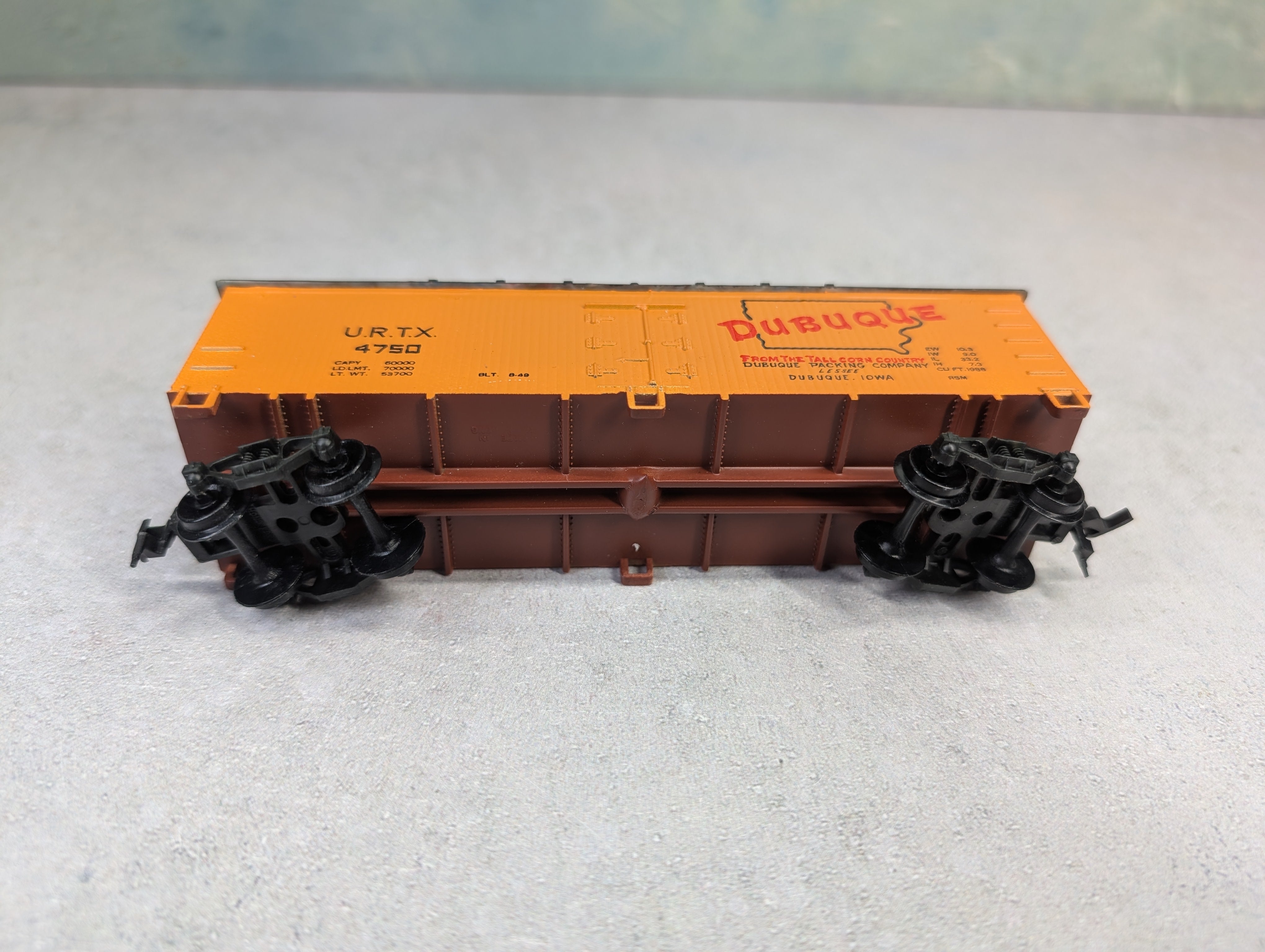 USED HO Scale 40' Wooden Reefer Dubuque URTX #4750