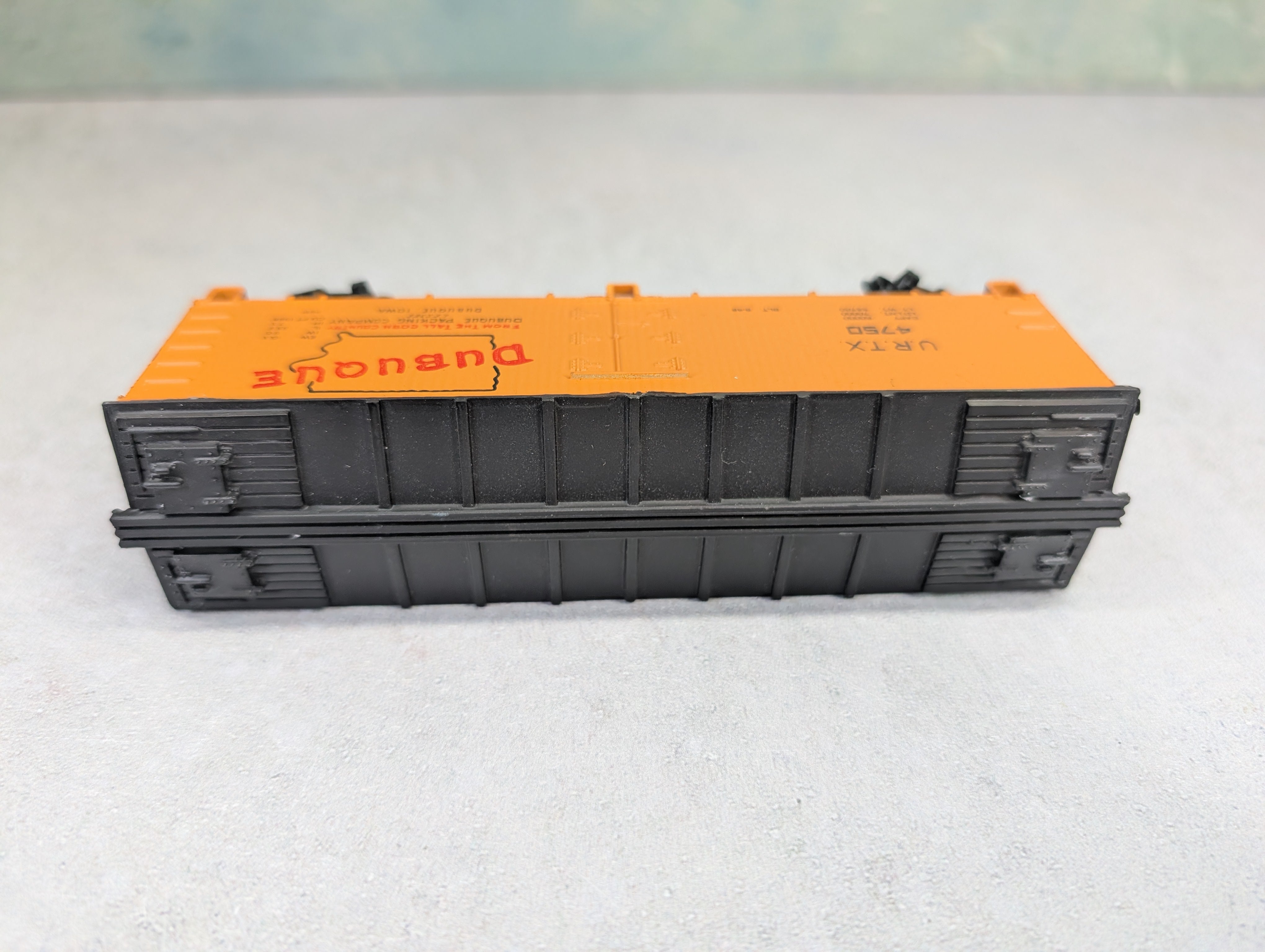 USED HO Scale 40' Wooden Reefer Dubuque URTX #4750