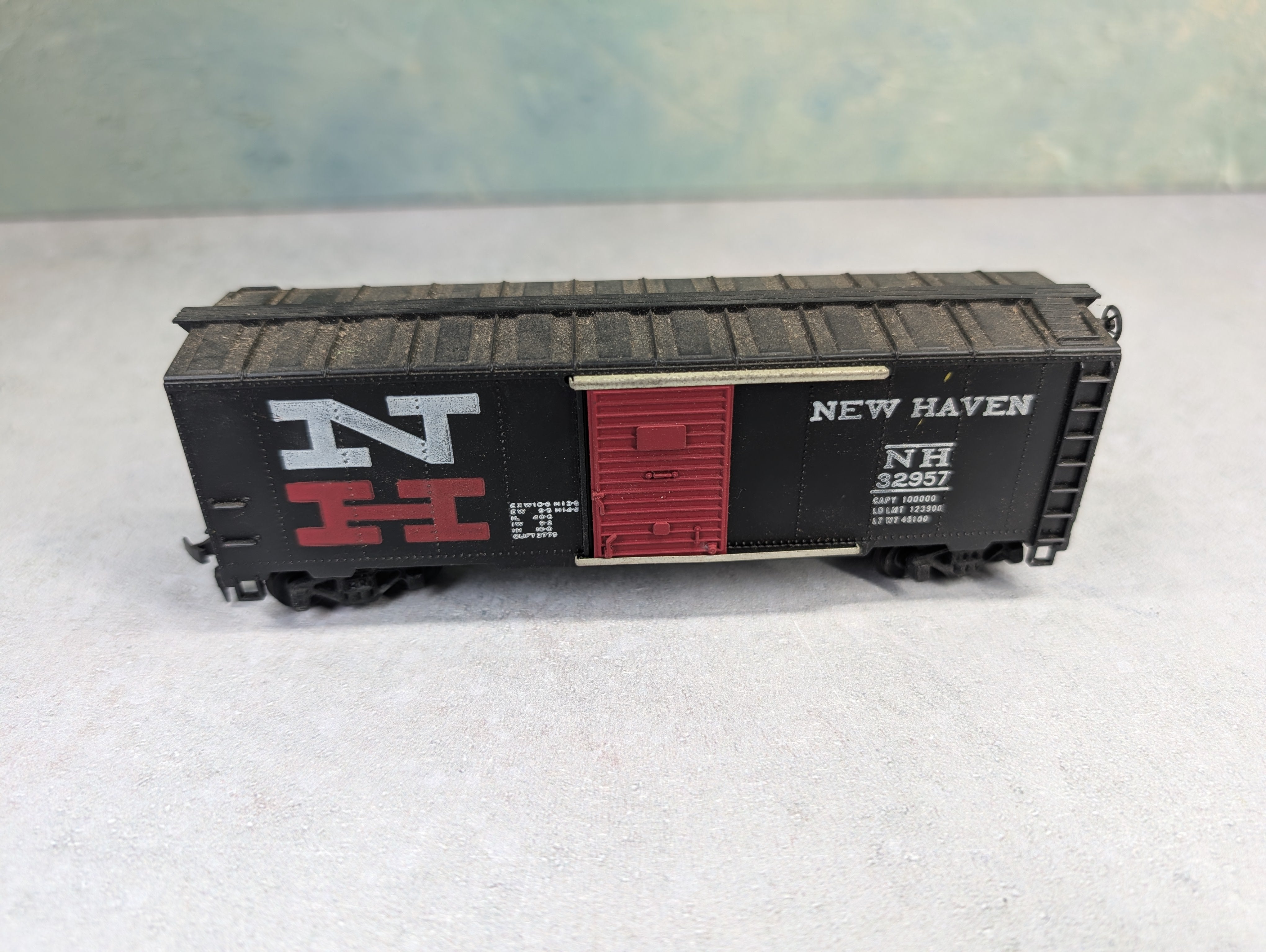 USED Mantua HO Scale 40' Box Car New Haven NH #32957