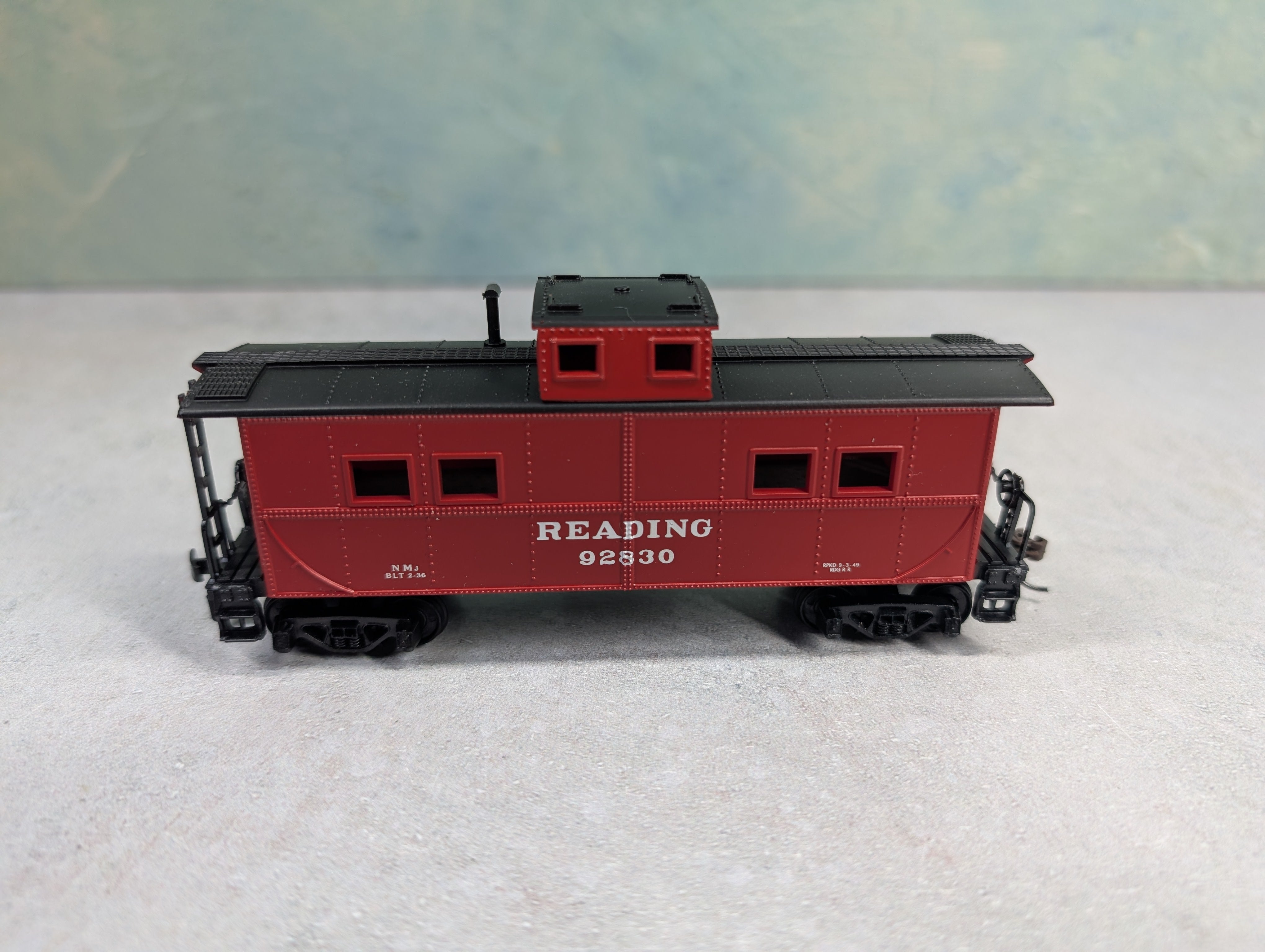 USED Mantua 726-621 HO Scale Heavy 36' Caboose Reading #92830