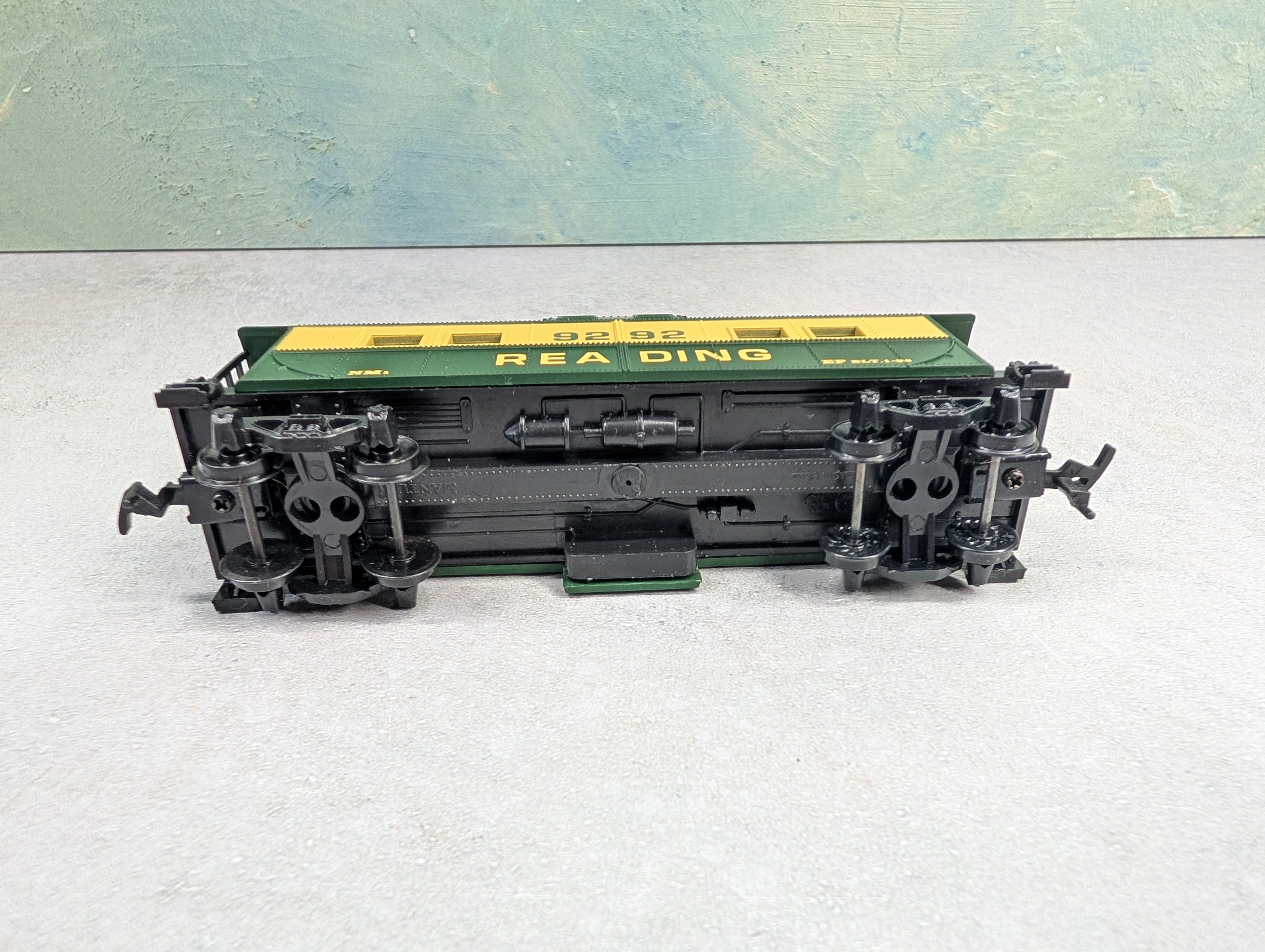 USED Mantua 726-173 HO Scale Heavy 36' Caboose Reading #9292