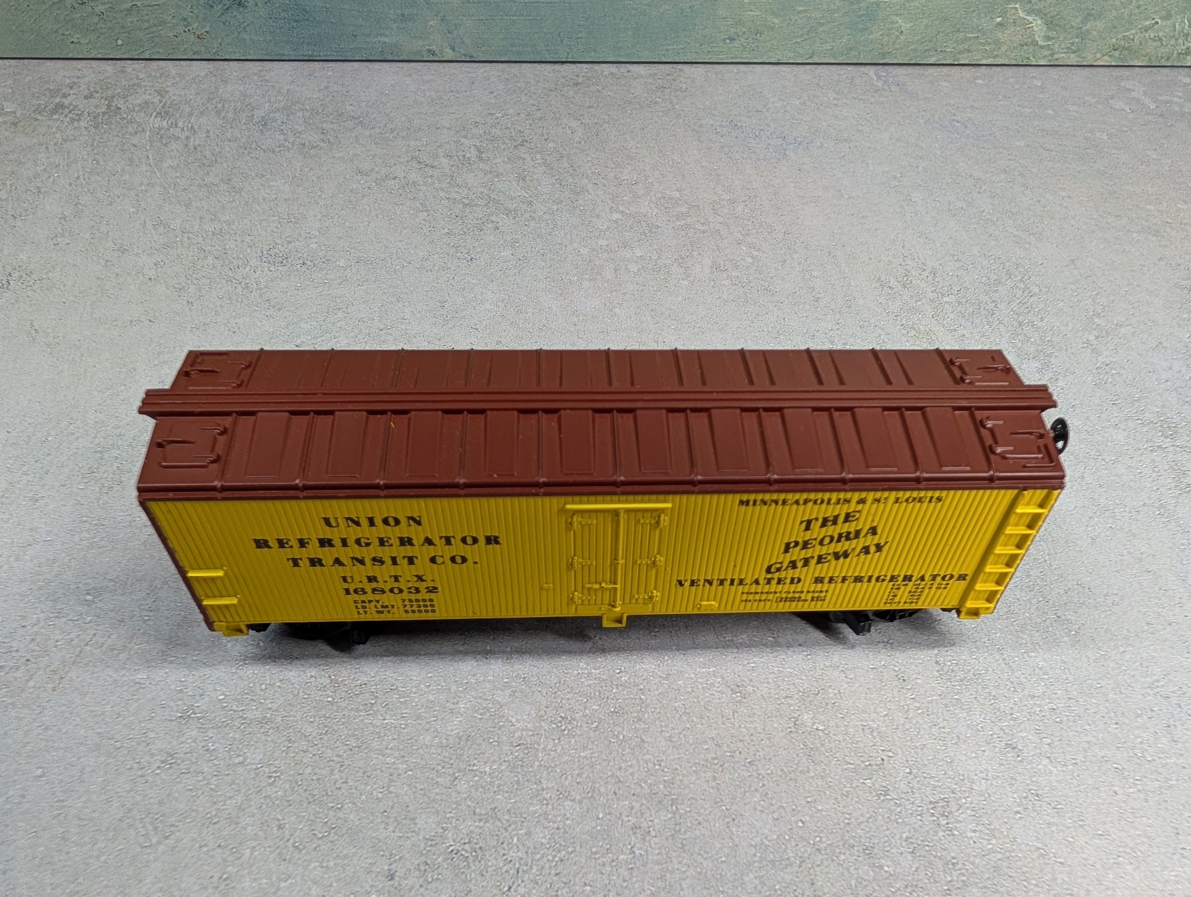 USED Mantua 739-179 HO Scale Heavy 40' Woodside Reefer Car Union Refrigerator Transit Co URTX #168032