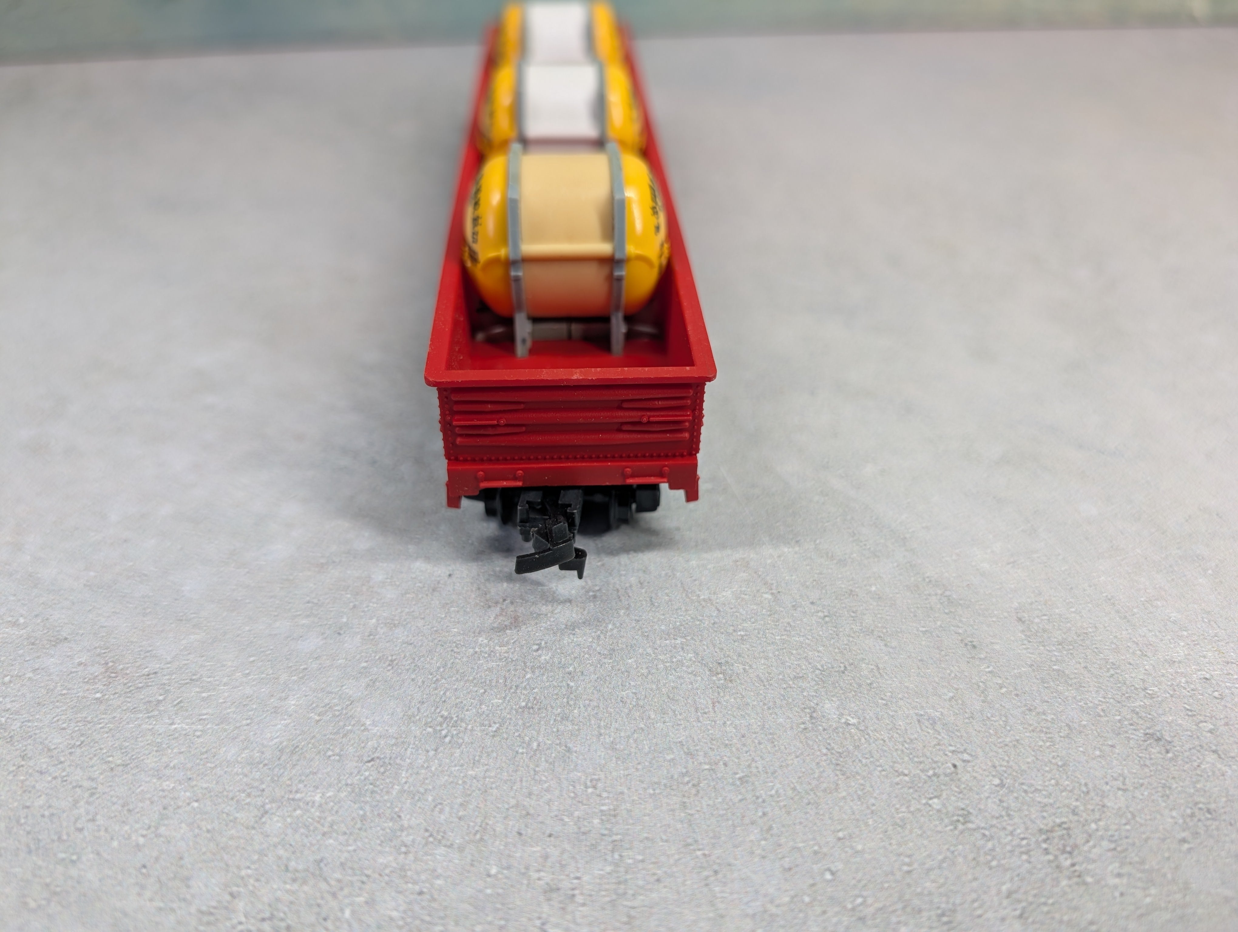 USED PMI 6736 HO Scale 50' Gondola w/ Lowenbrau Beer Loads Burlington CB&Q #83116