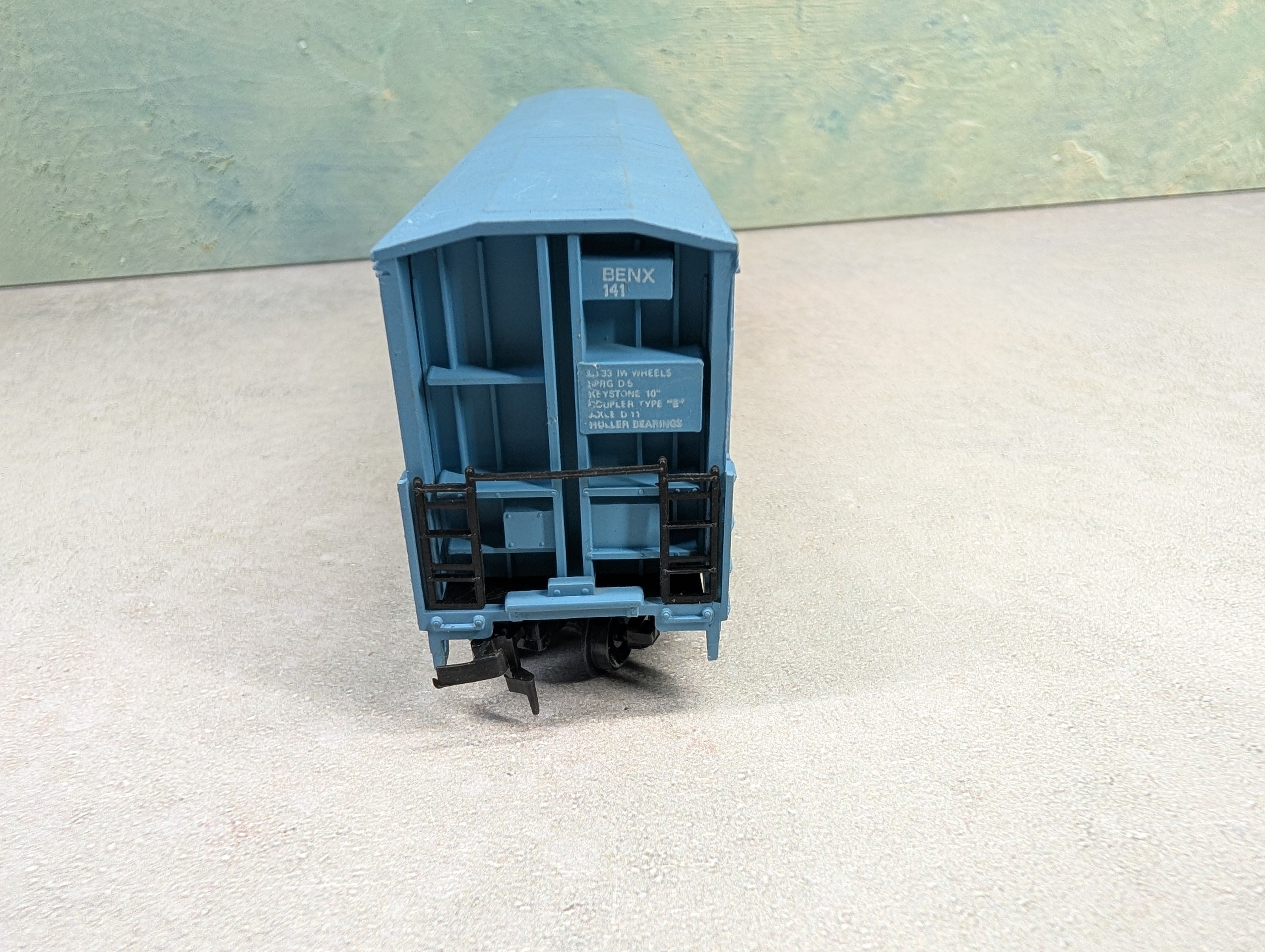 USED Life-Like HO Scale Thrall Door Box Car Bennett Lumber Products BENX #141