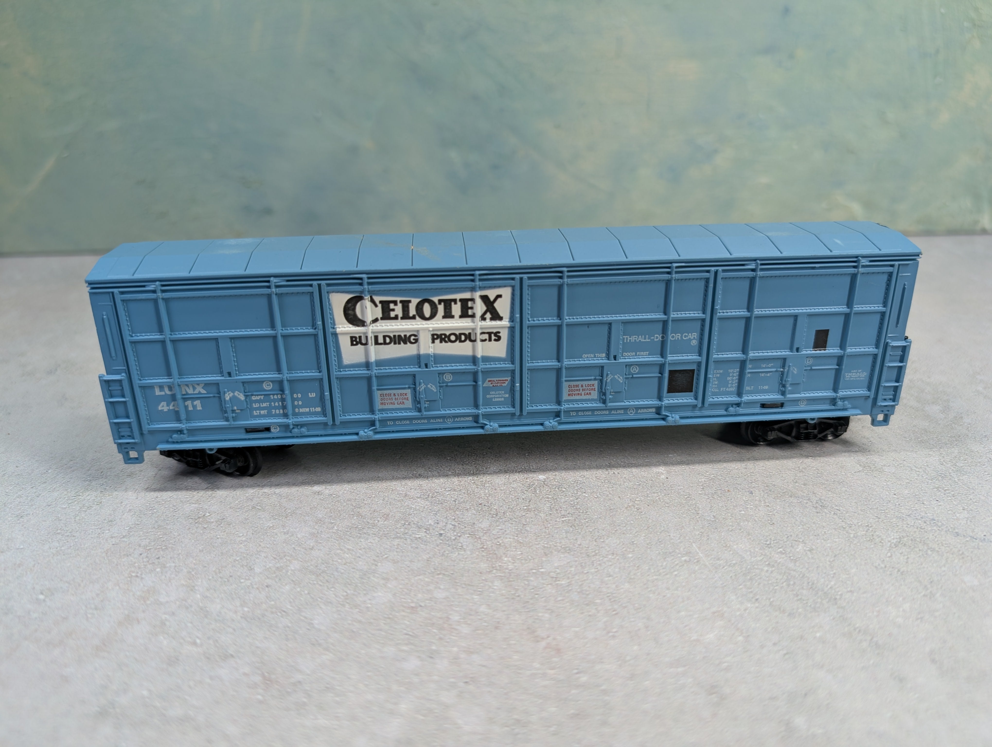USED Life-Like HO Scale Thrall Door Box Car Celotex Building Products LUNX #4411