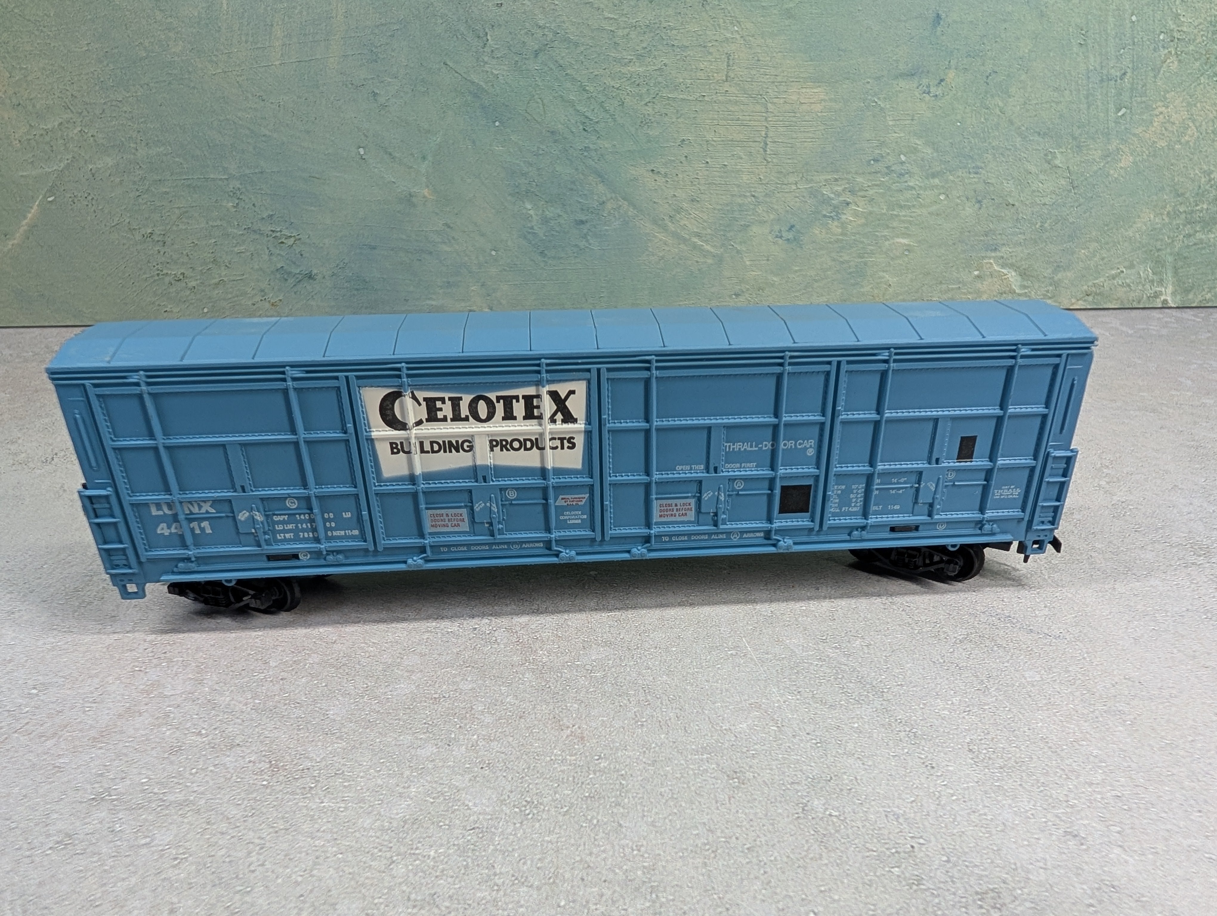 USED Life-Like HO Scale Thrall Door Box Car Celotex Building Products LUNX #4411