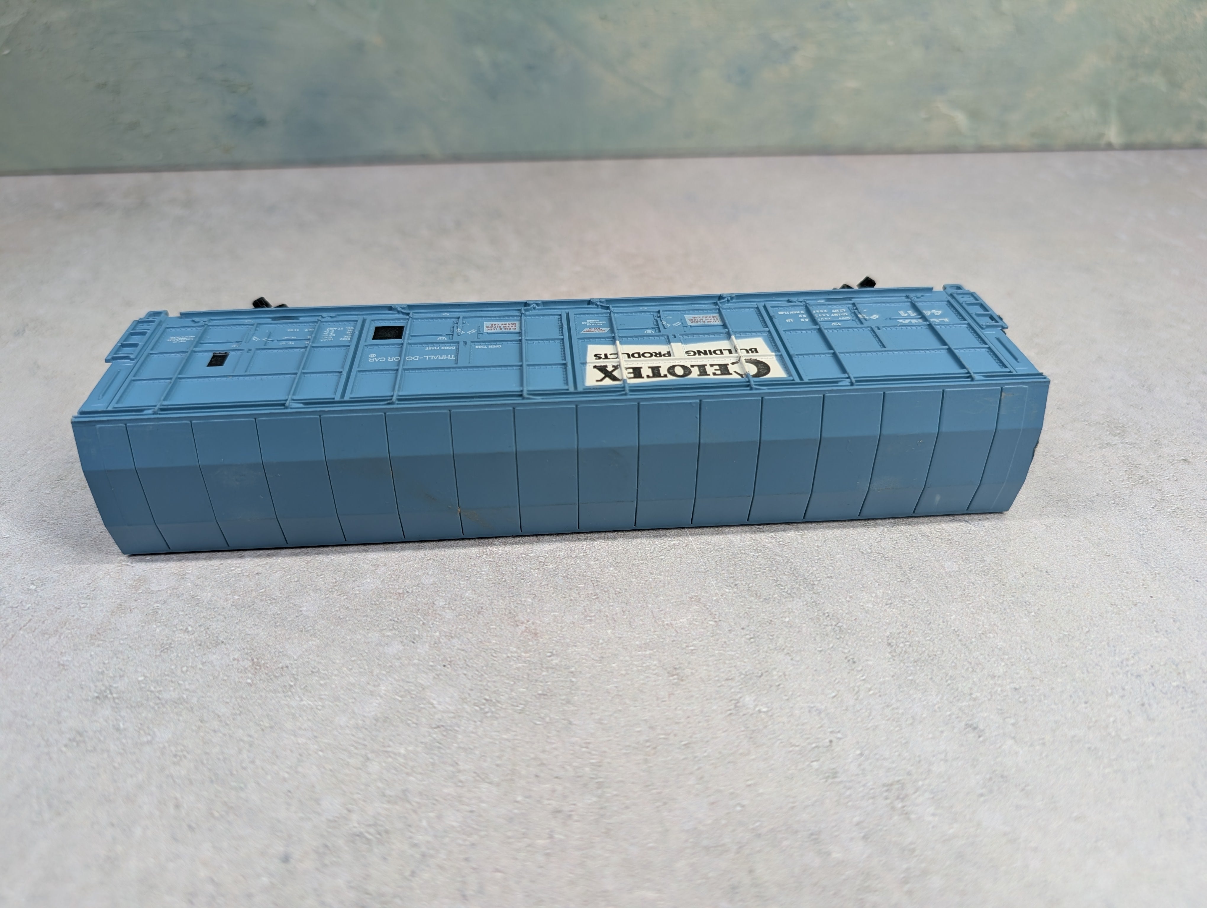 USED Life-Like HO Scale Thrall Door Box Car Celotex Building Products LUNX #4411