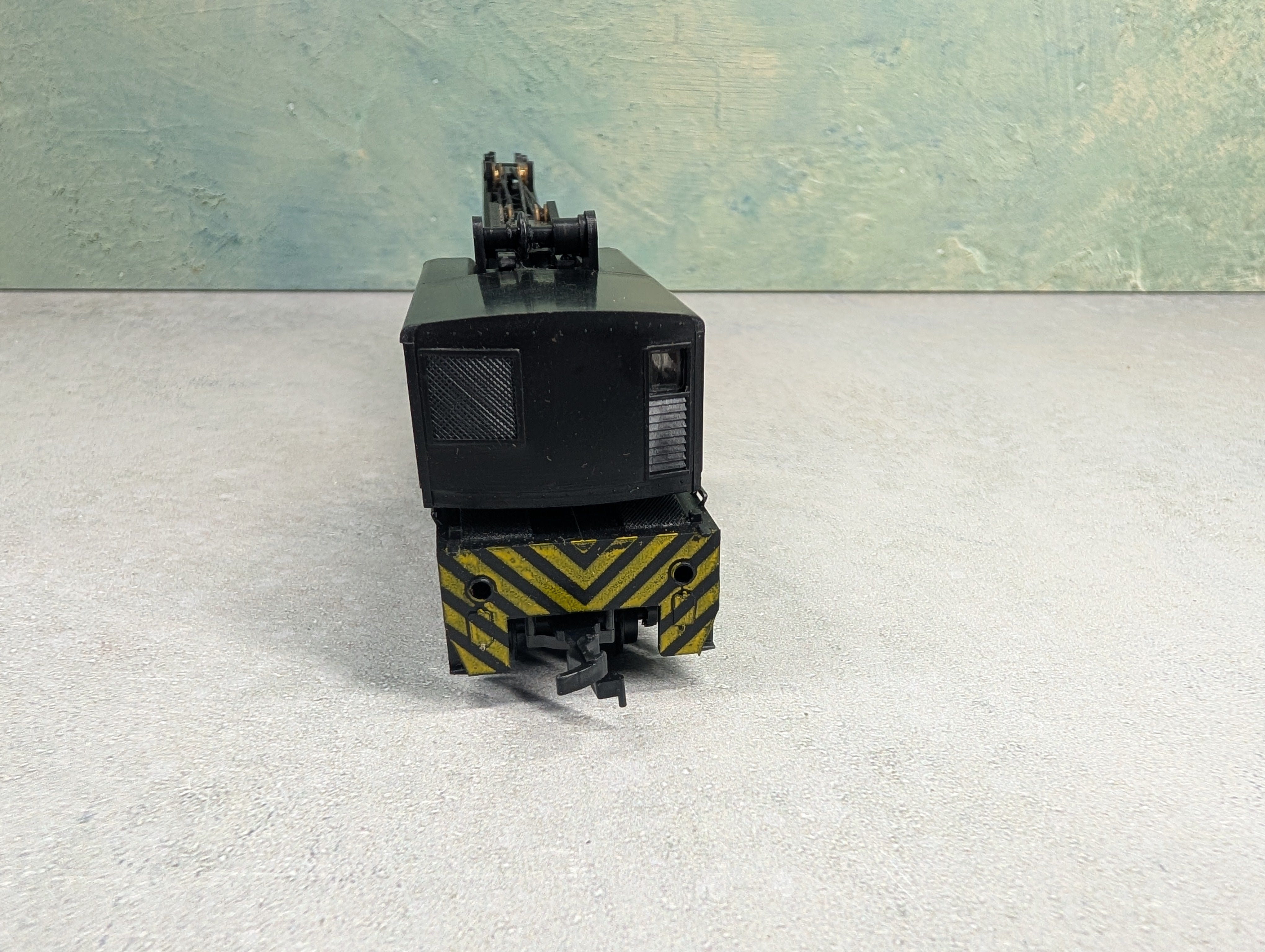 USED AHM 798 HO Scale Wrecking Crane Illinois Central ICX #110