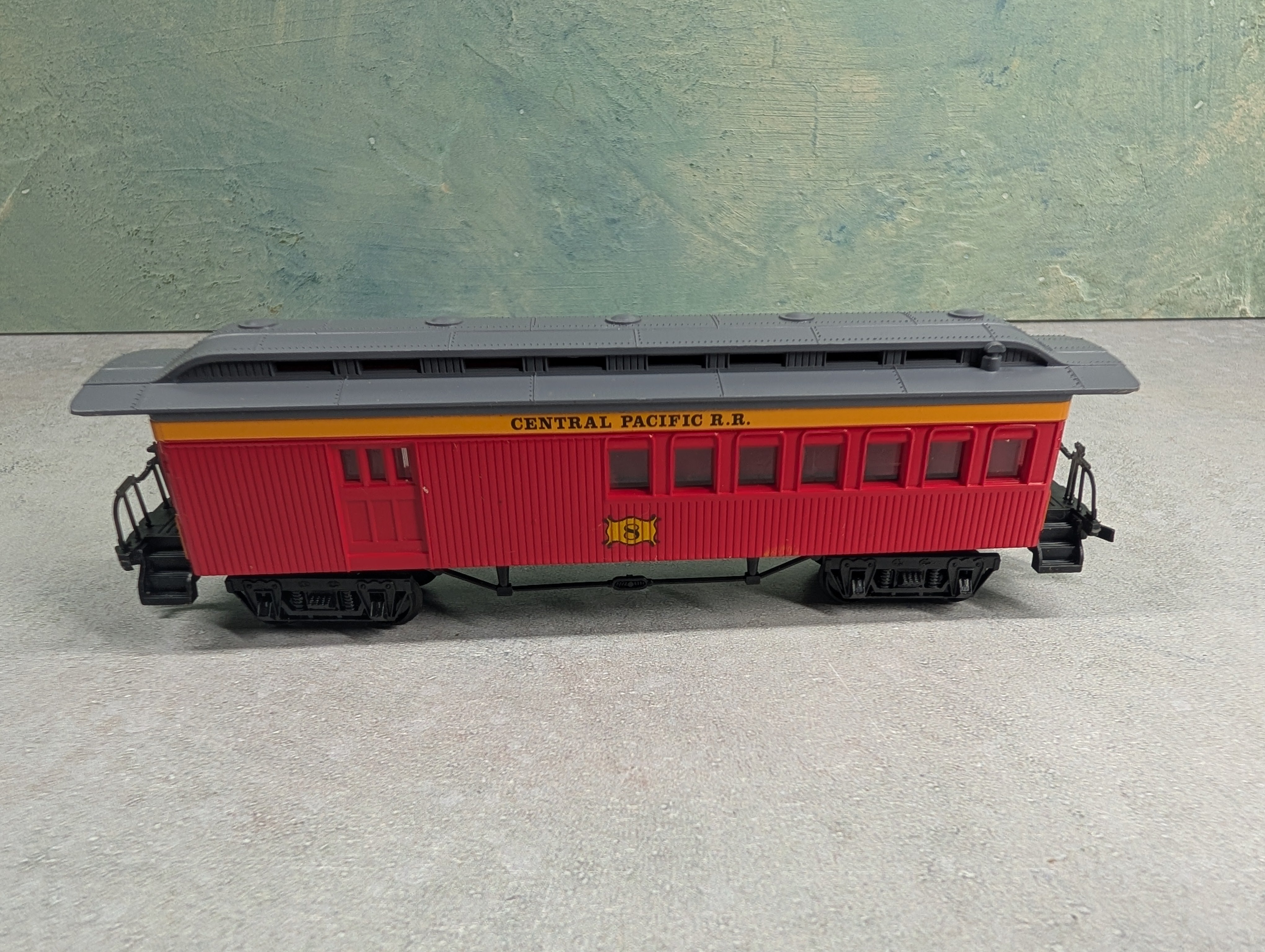 USED Bachmann 1423 HO Scale 46' Old West Combine Central Pacific #8