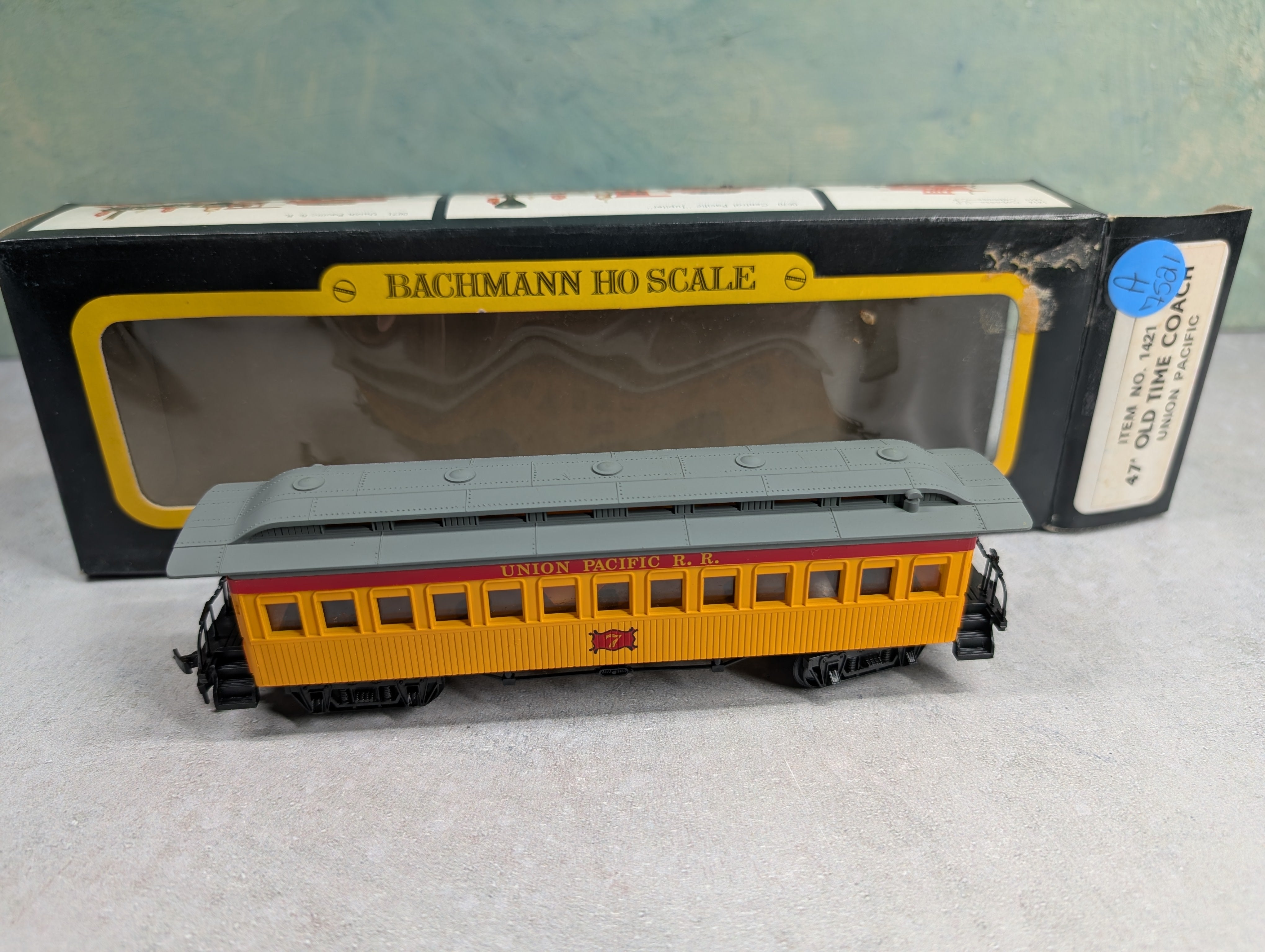 USED Bachmann 1421 HO Scale 46' Old Time Coach Union Pacific #7