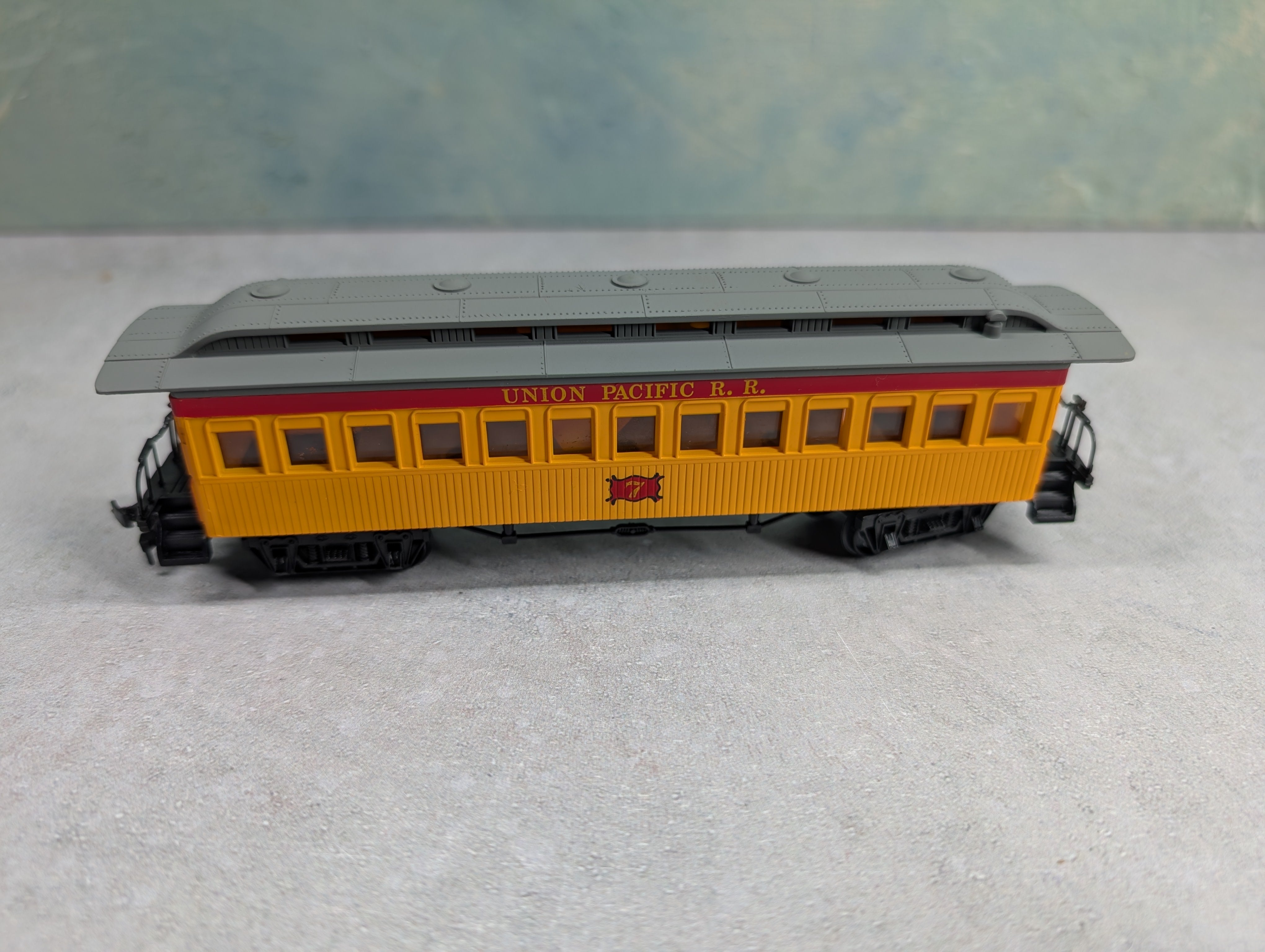 USED Bachmann 1421 HO Scale 46' Old Time Coach Union Pacific #7