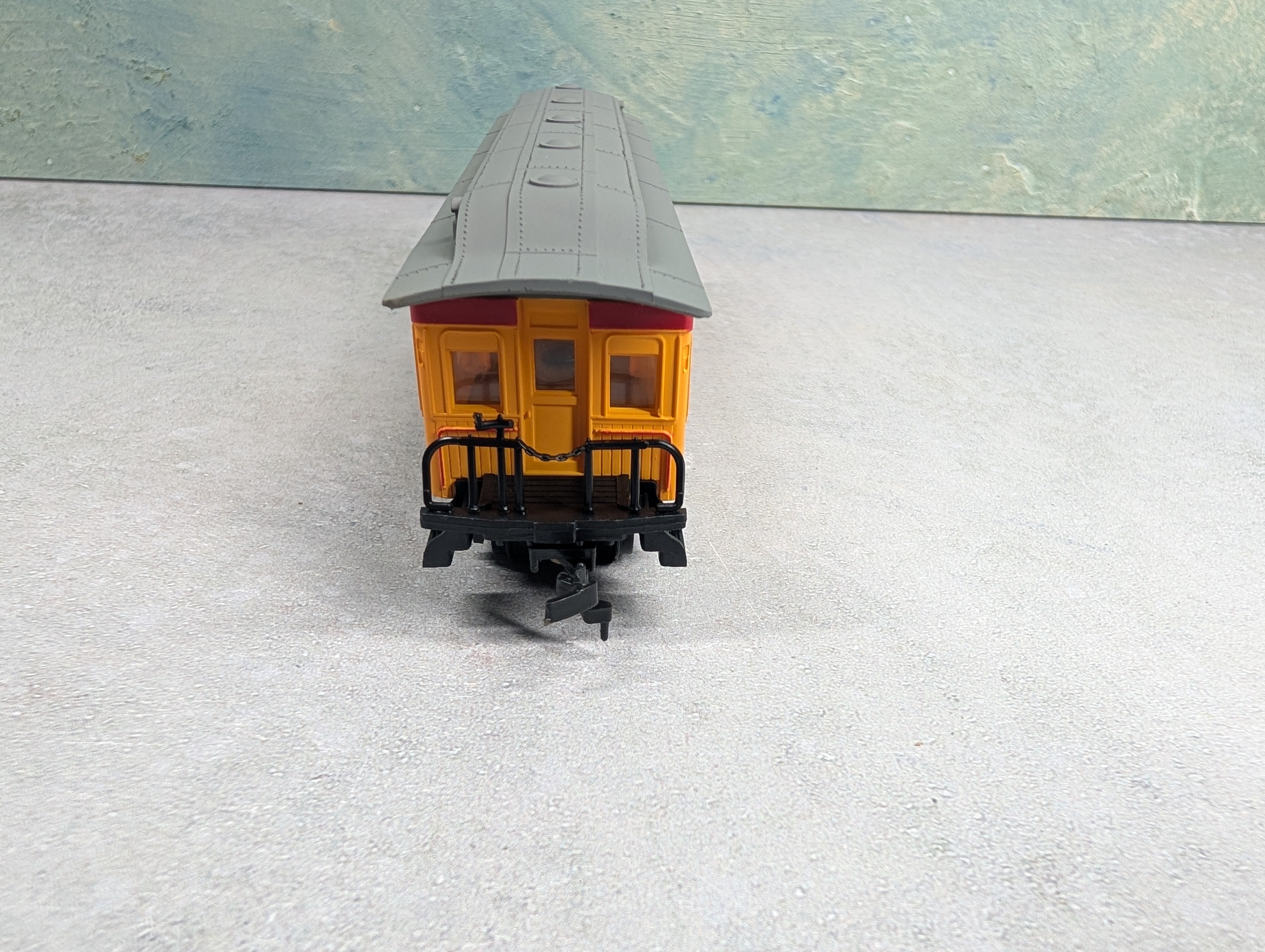 USED Bachmann 1421 HO Scale 46' Old Time Coach Union Pacific #7
