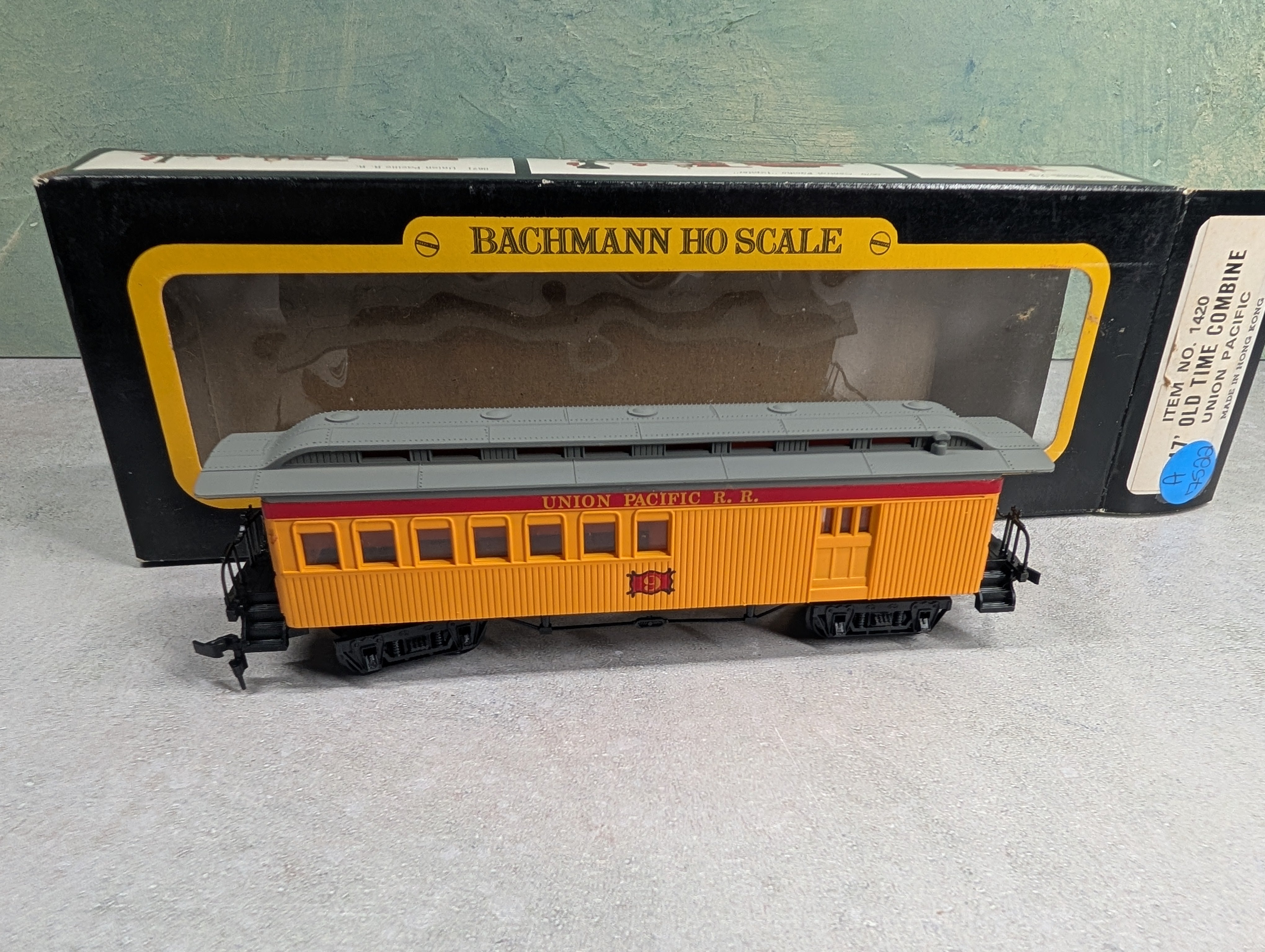 USED Bachmann 1420 HO Scale 46' Old Time Combine Union Pacific #9