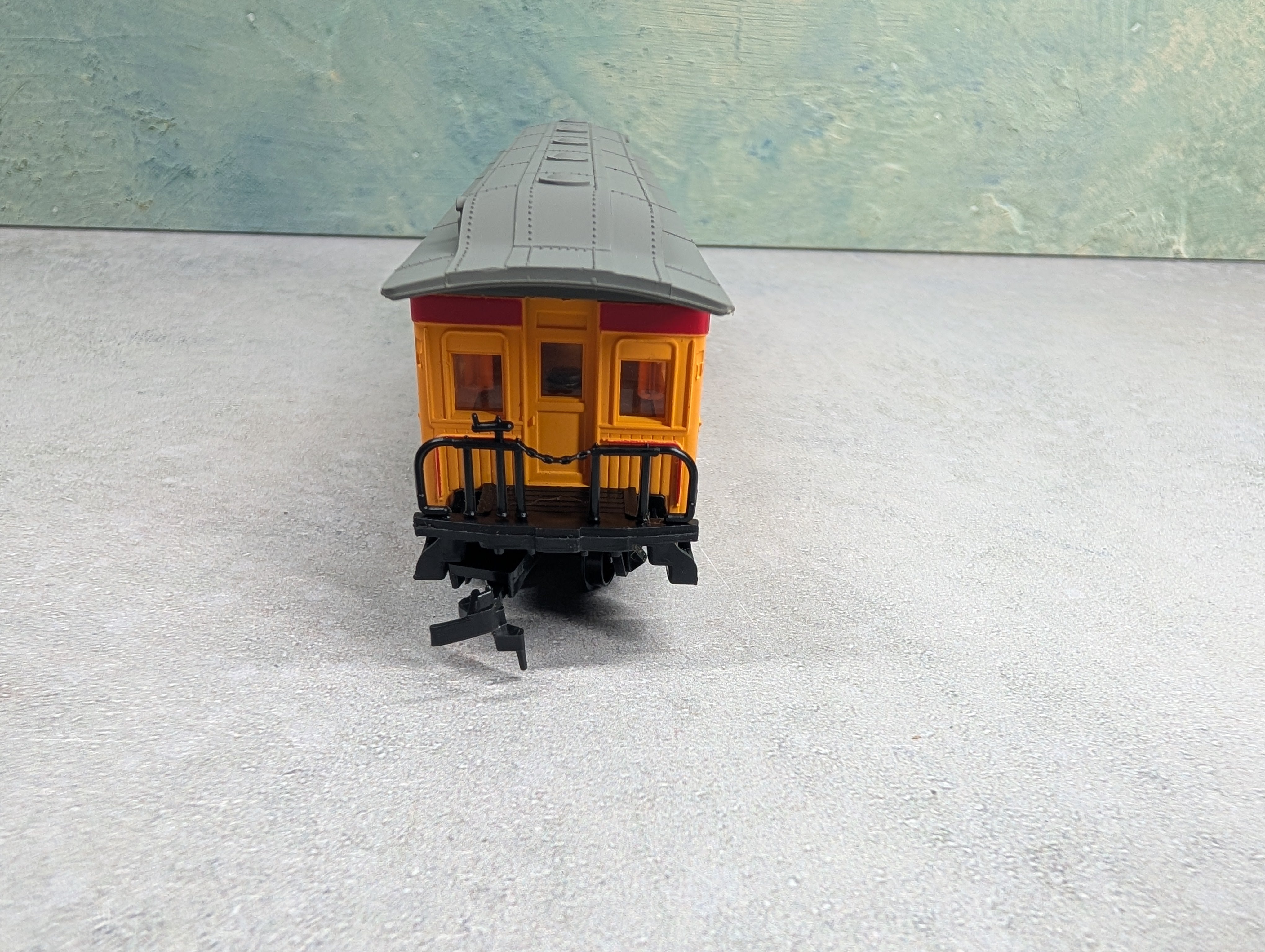 USED Bachmann 1420 HO Scale 46' Old Time Combine Union Pacific #9