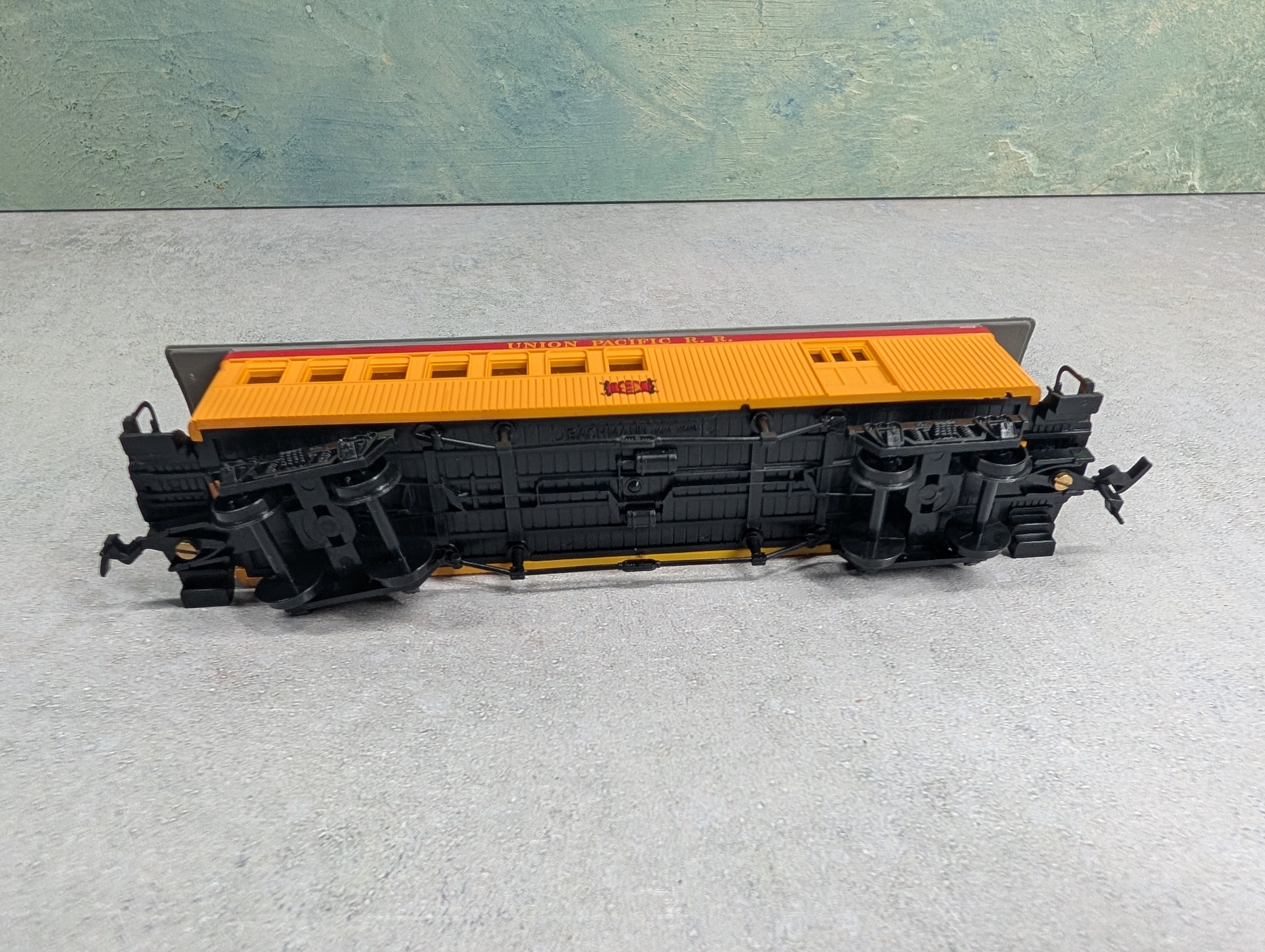 USED Bachmann 1420 HO Scale 46' Old Time Combine Union Pacific #9