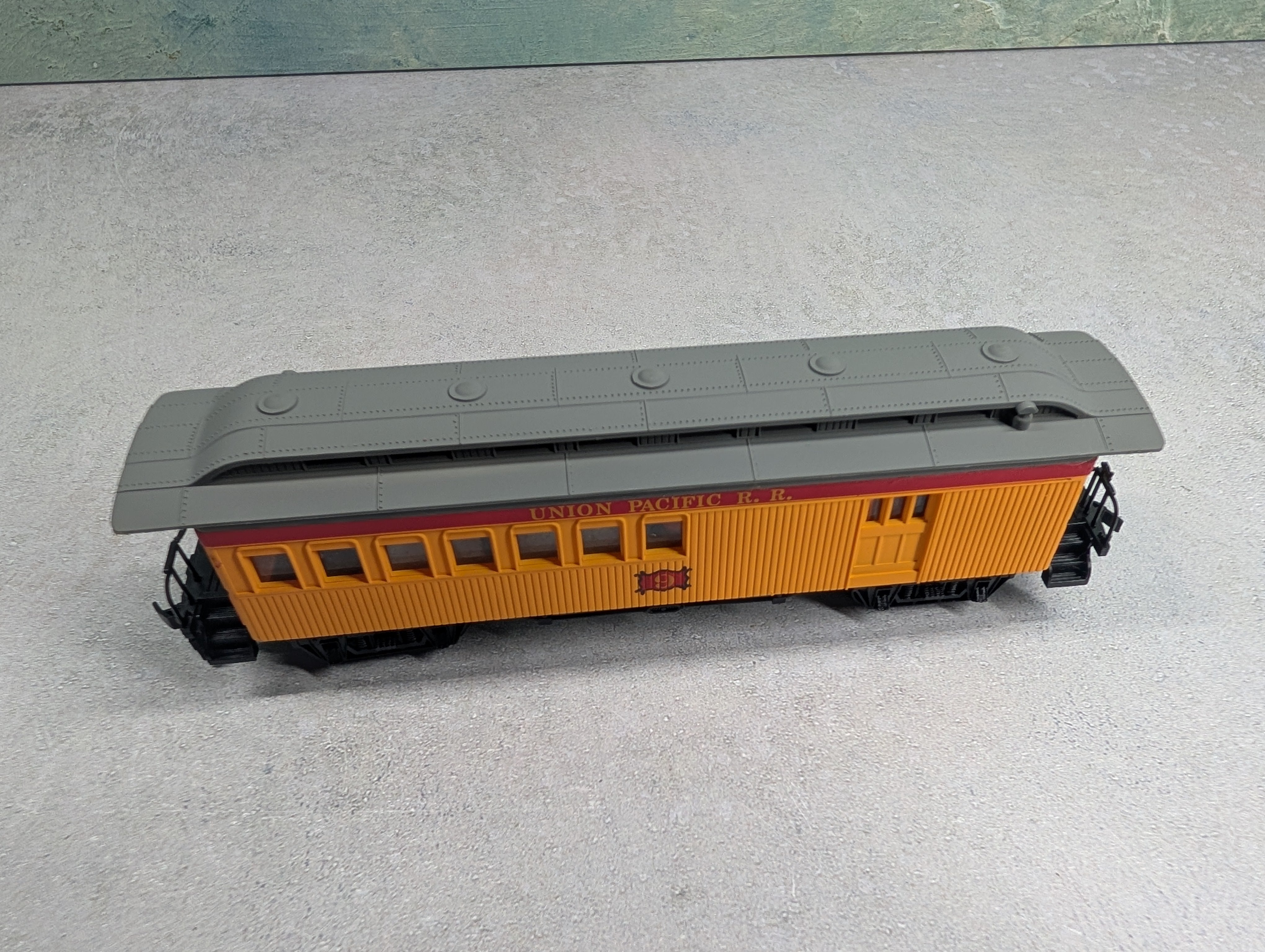 USED Bachmann 1420 HO Scale 46' Old Time Combine Union Pacific #9