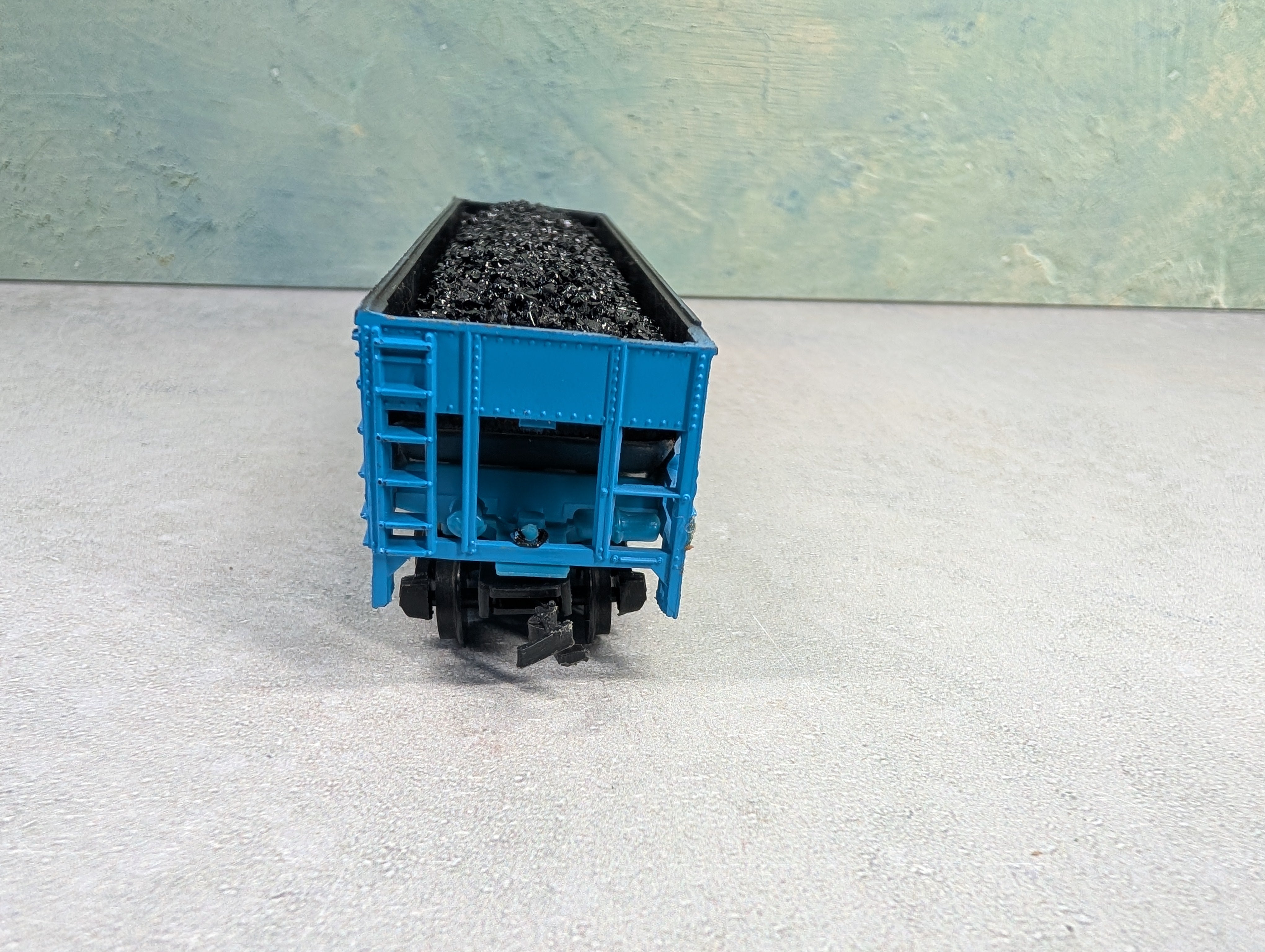 USED Bachmann HO Scale Quad Hopper Rock Island #133274 w/ Load