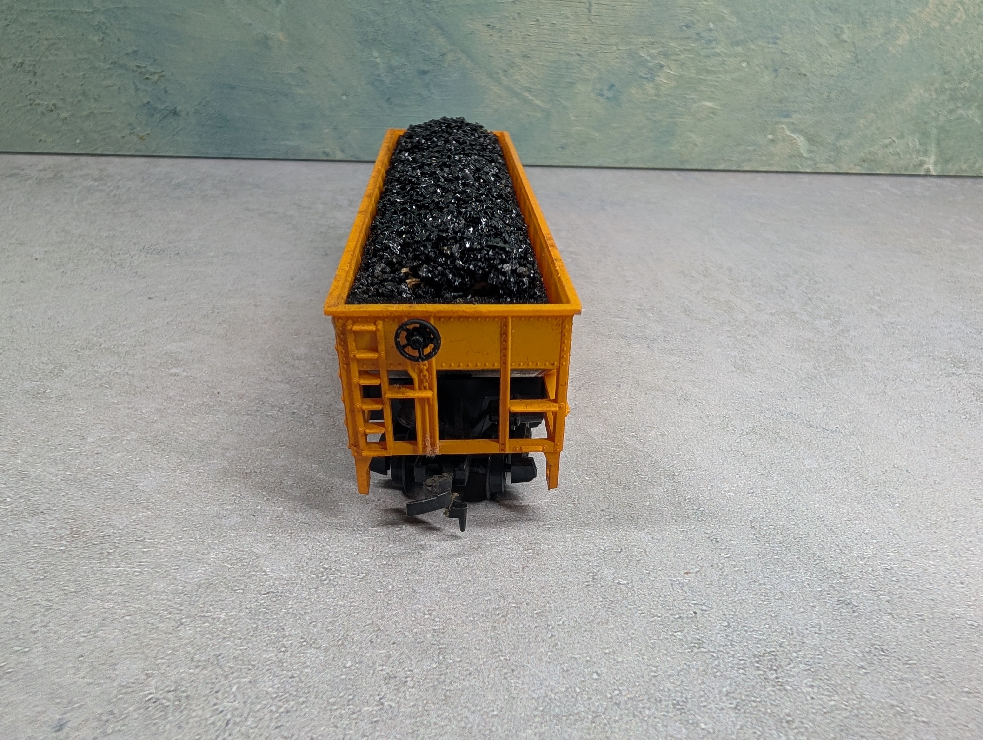 USED Tyco HO Scale Quad Hopper Union Pacific UP #62040 w/ Load