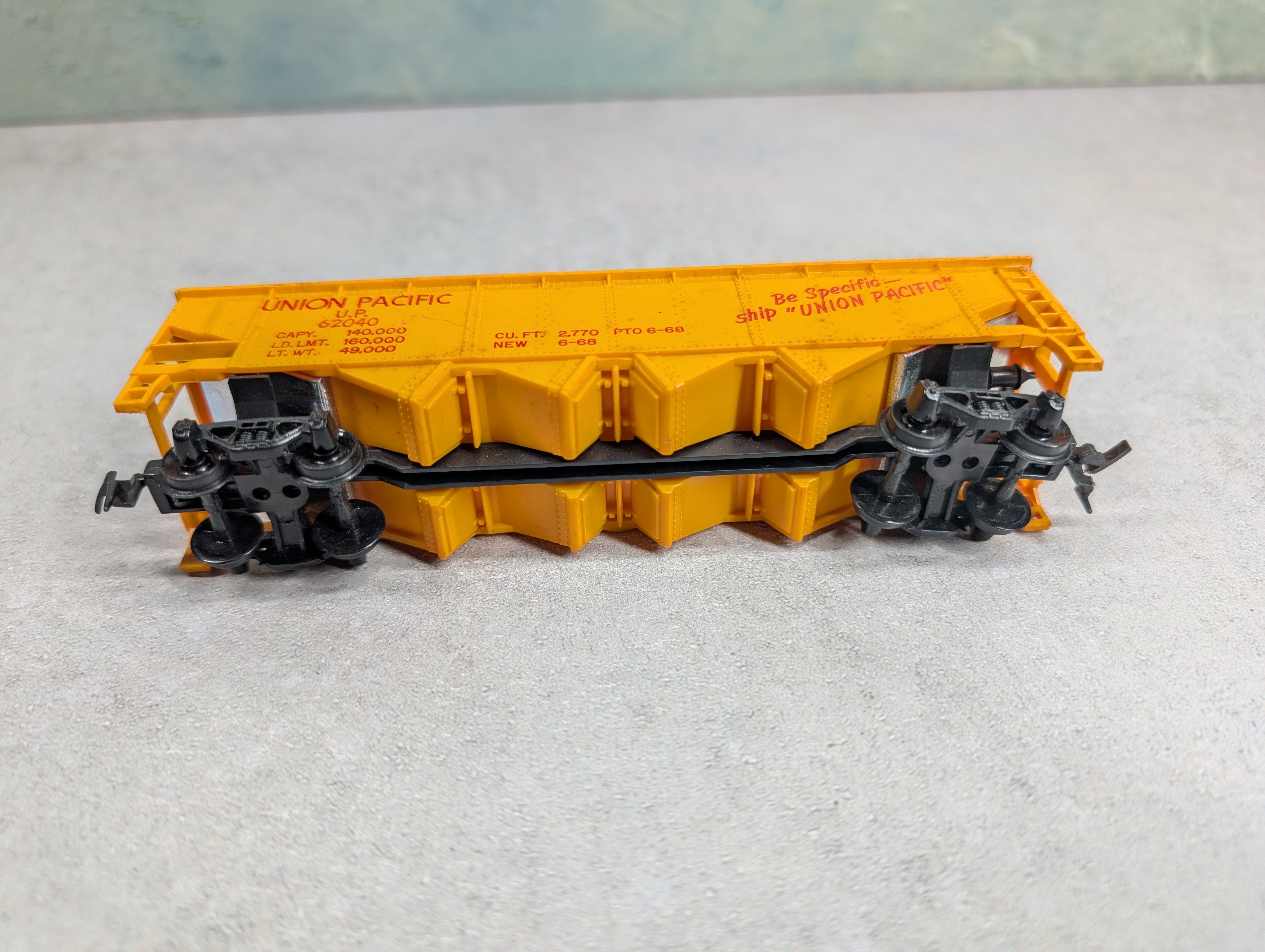 USED Tyco HO Scale Quad Hopper Union Pacific UP #62040 w/ Load