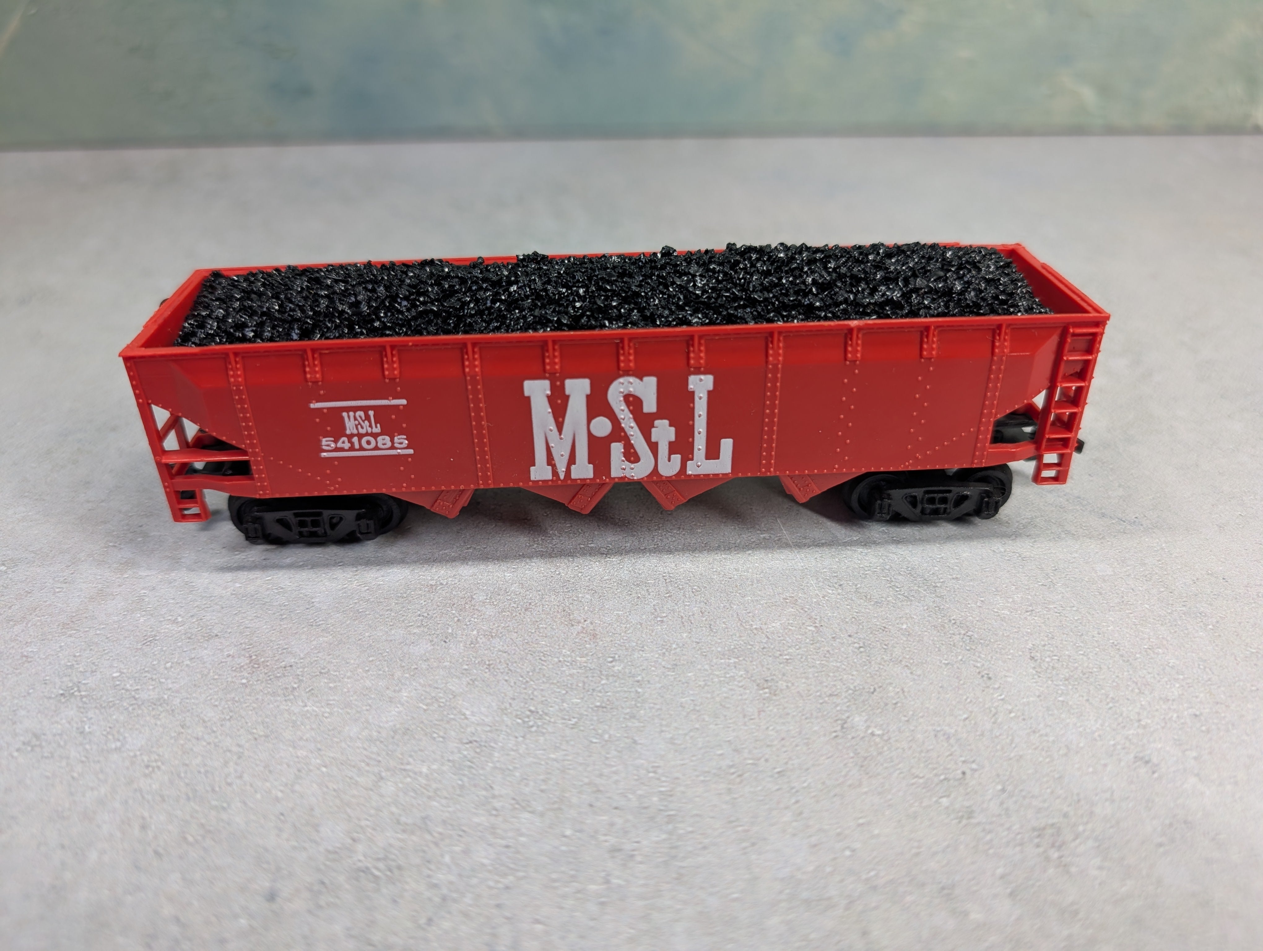 USED Bachmann HO Scale Quad Hopper Minneapolis & St Louis MStL #541085 w/ Load