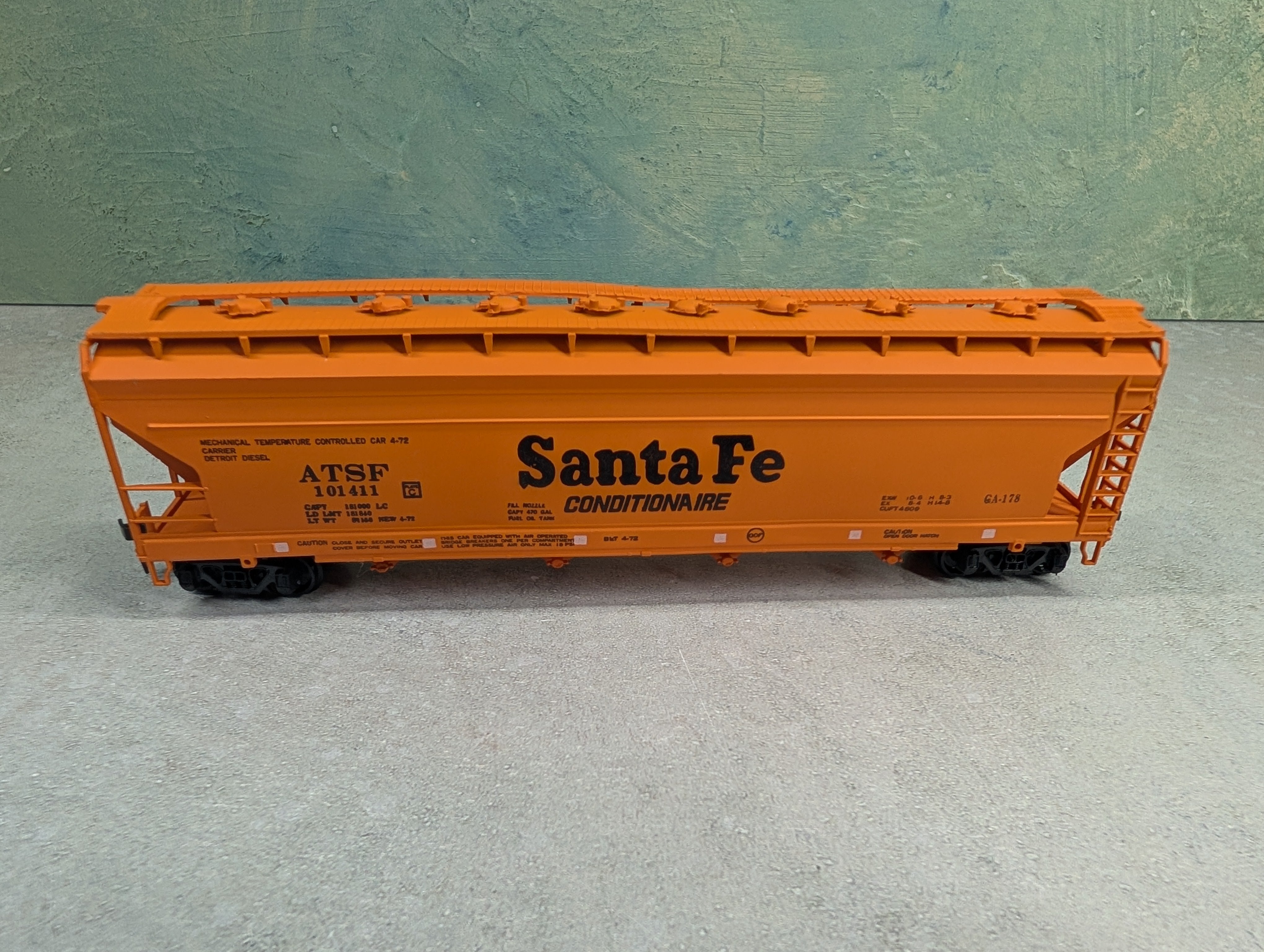 USED Life-Like HO Scale Pneumatic Center Flow Hopper Santa Fe ATSF #101411