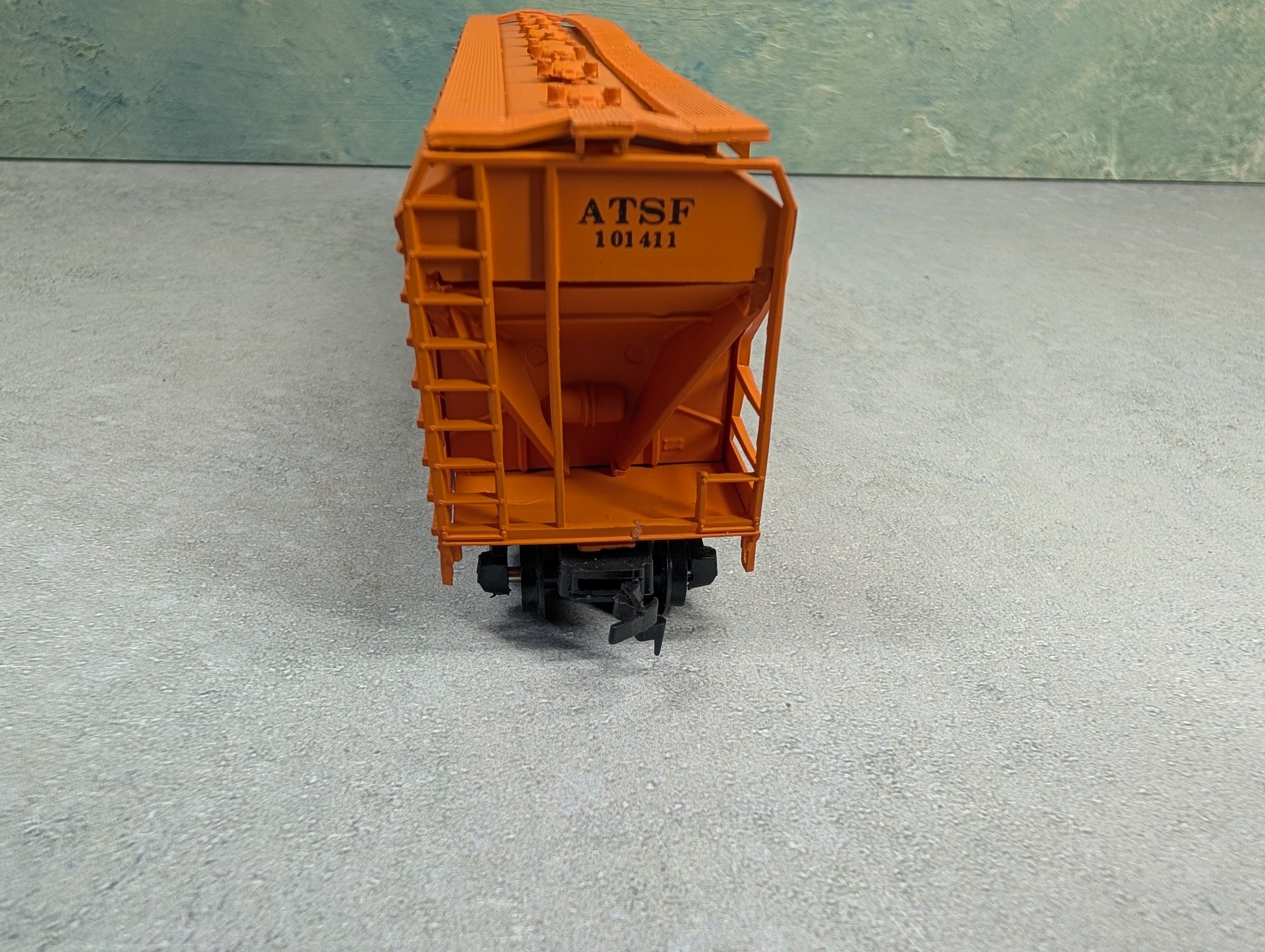 USED Life-Like HO Scale Pneumatic Center Flow Hopper Santa Fe ATSF #101411