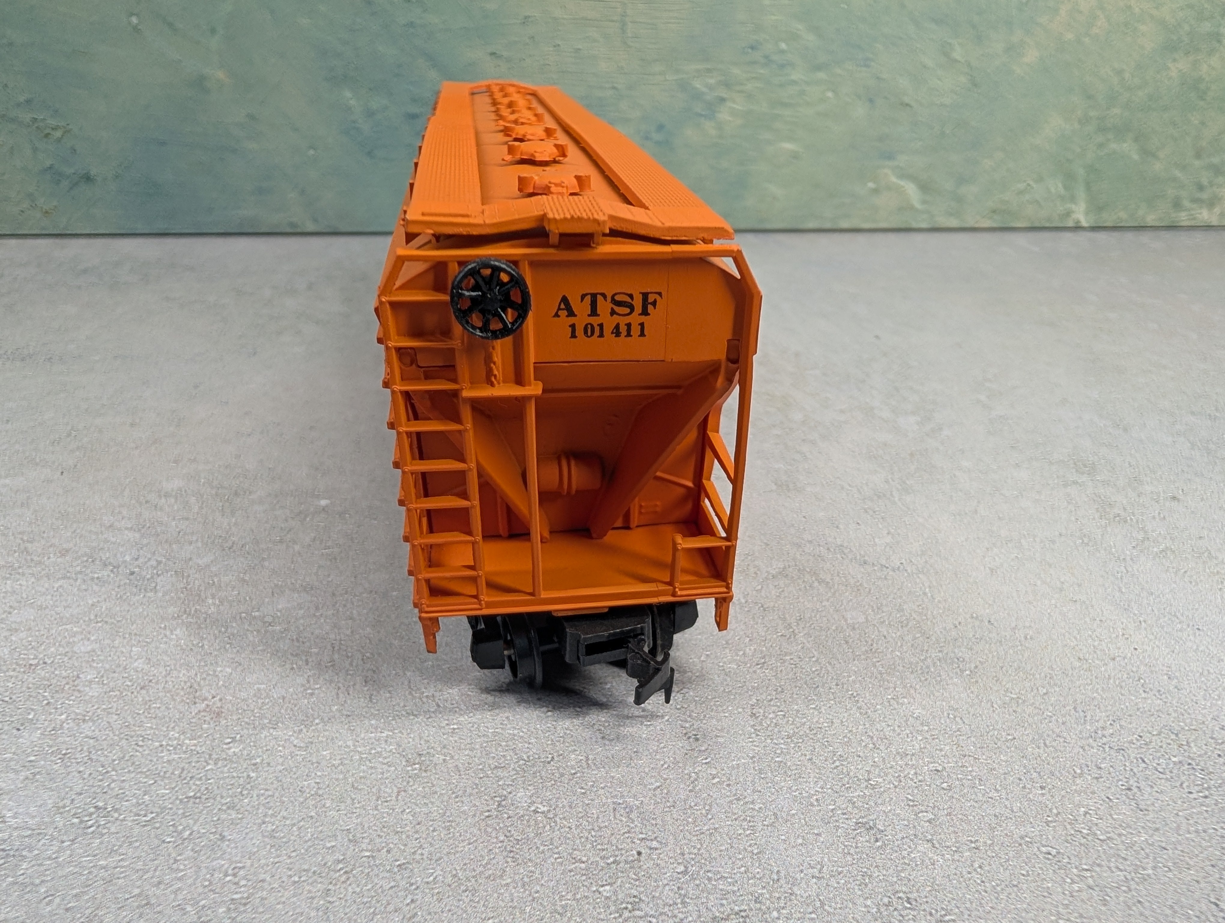 USED Life-Like HO Scale Pneumatic Center Flow Hopper Santa Fe ATSF #101411