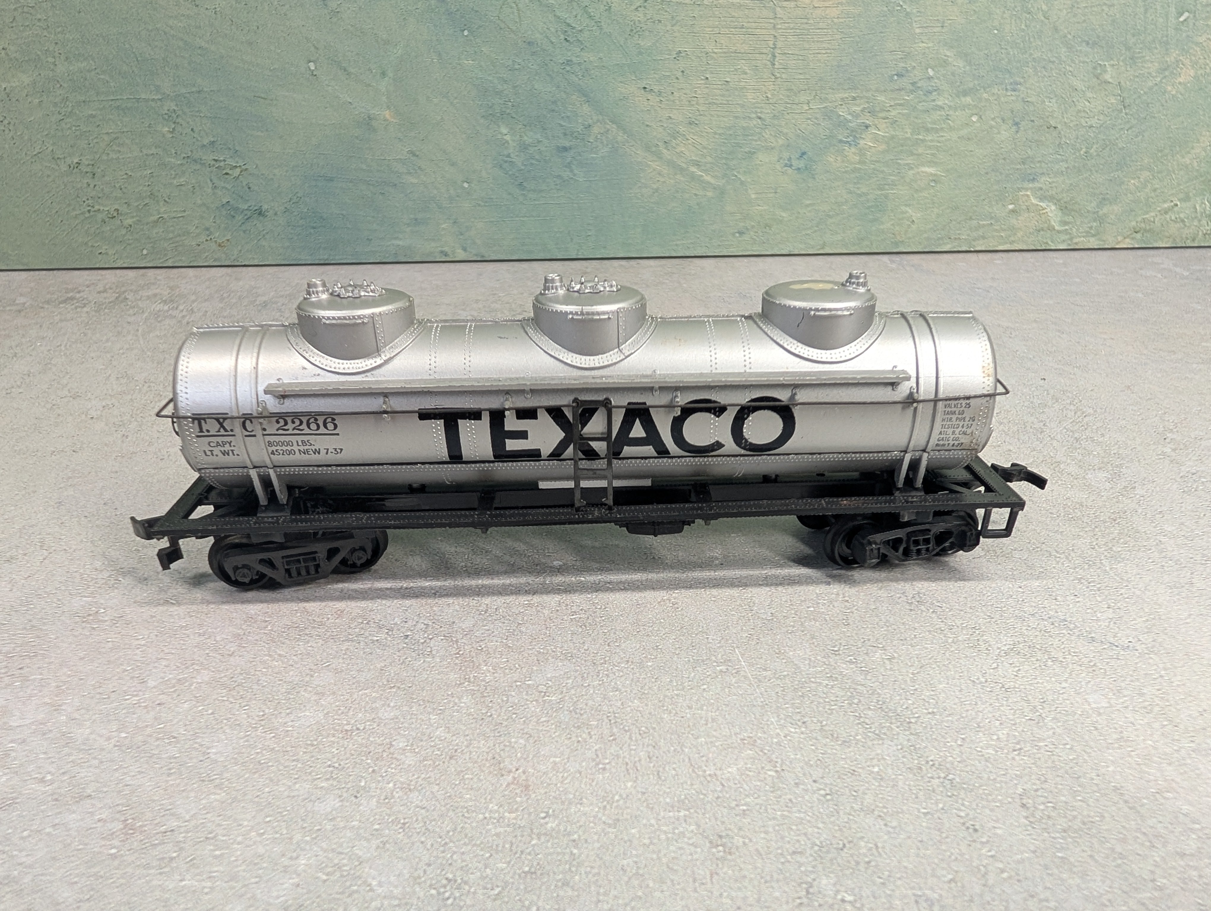 USED AHM HO Scale Triple Dome Tank Car Texaco TXC #2266
