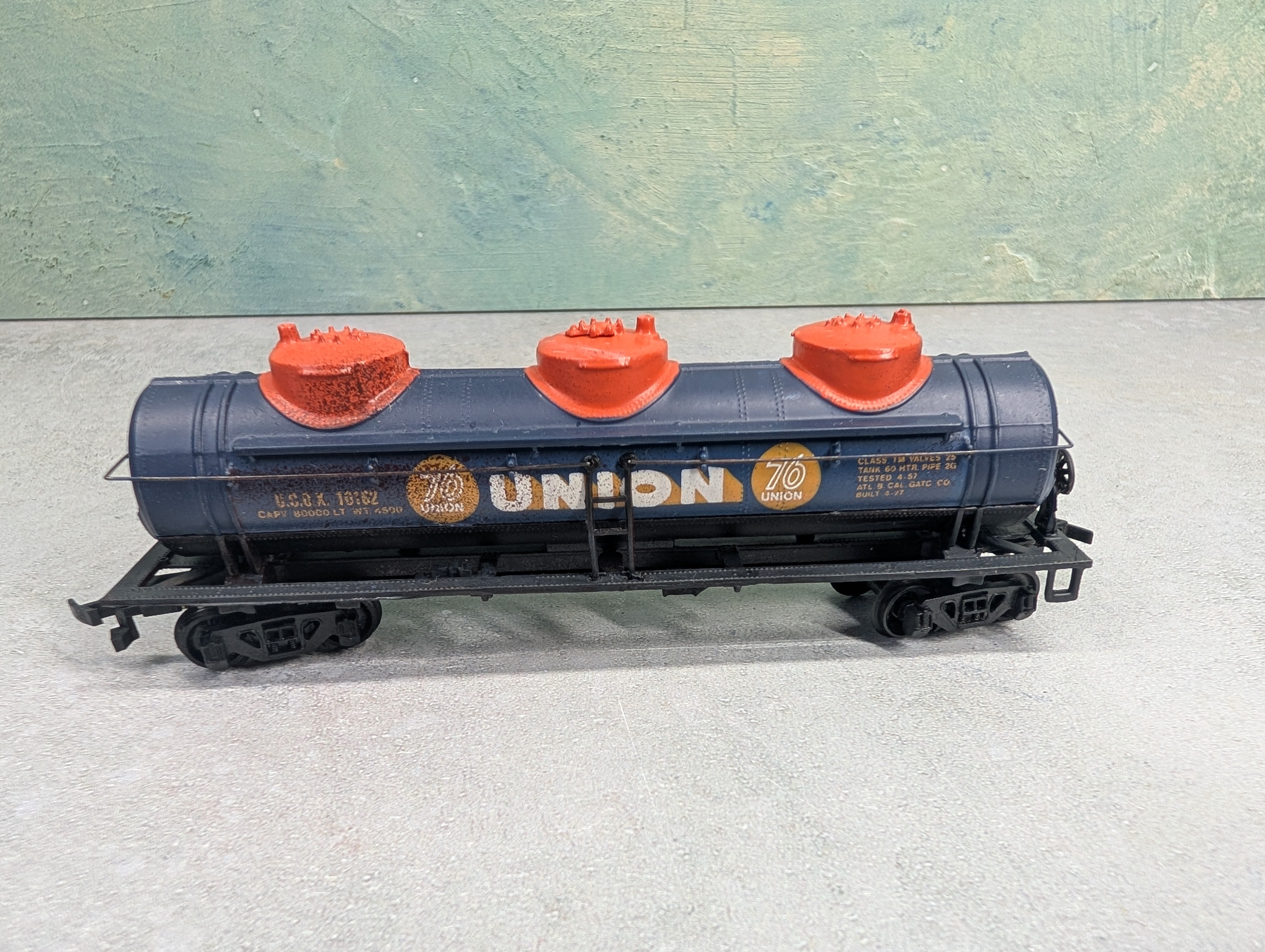 USED Bachmann HO Scale Triple Dome Tank Car Union 76 UCOX #10162