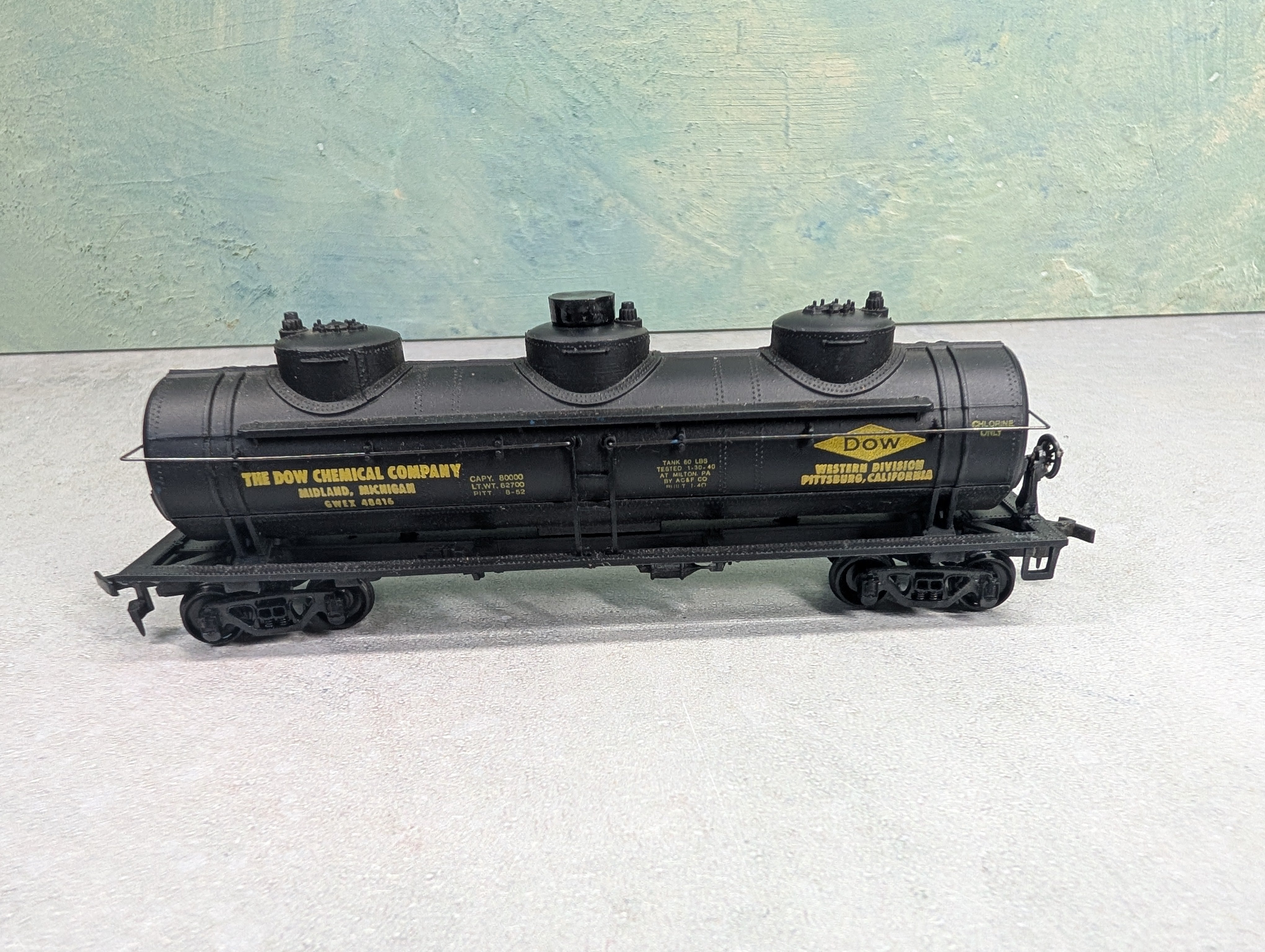 USED Lionel HO Scale Triple Dome Tank Car Dow Chemical GWEX #48416