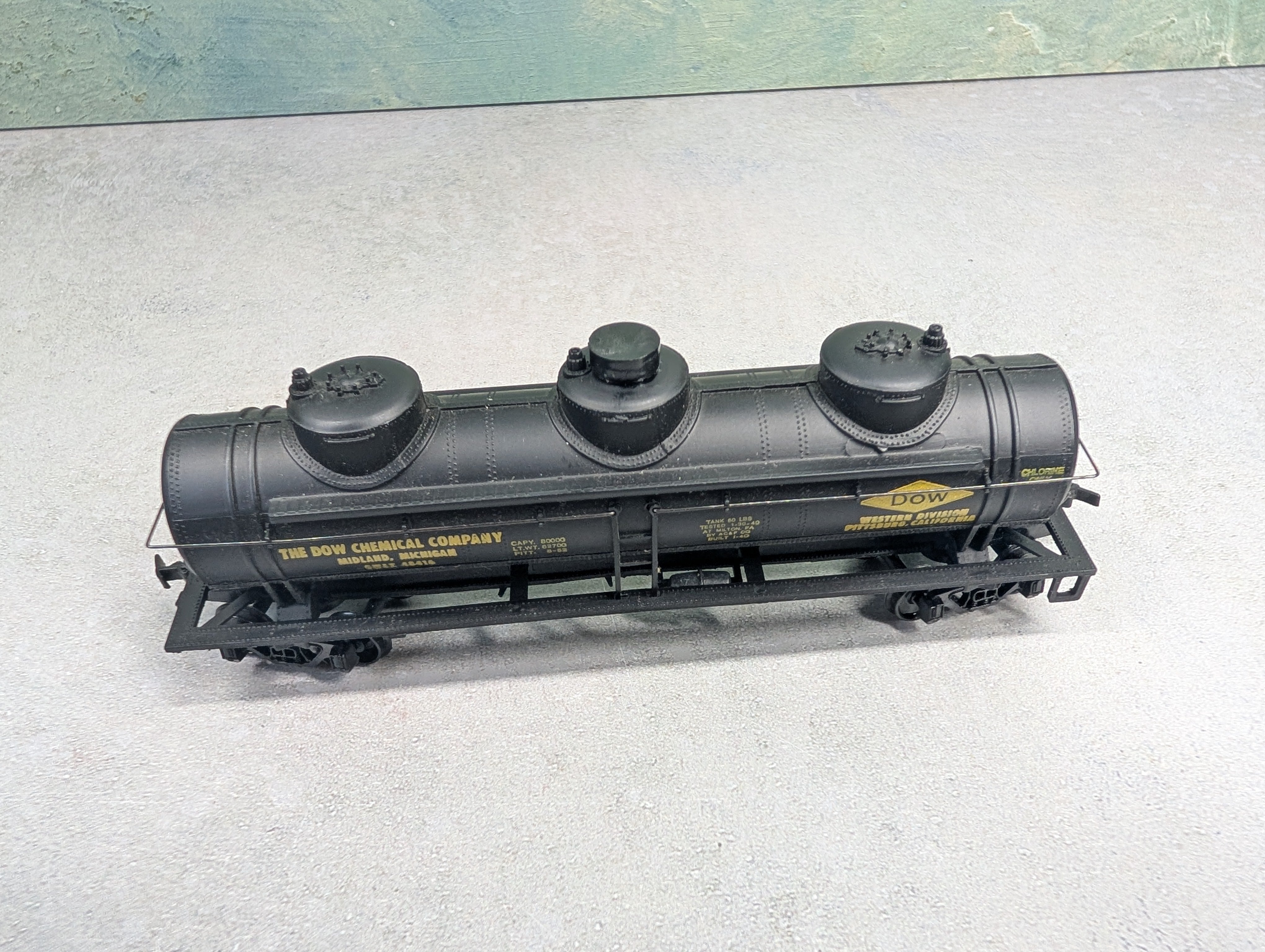 USED Lionel HO Scale Triple Dome Tank Car Dow Chemical GWEX #48416
