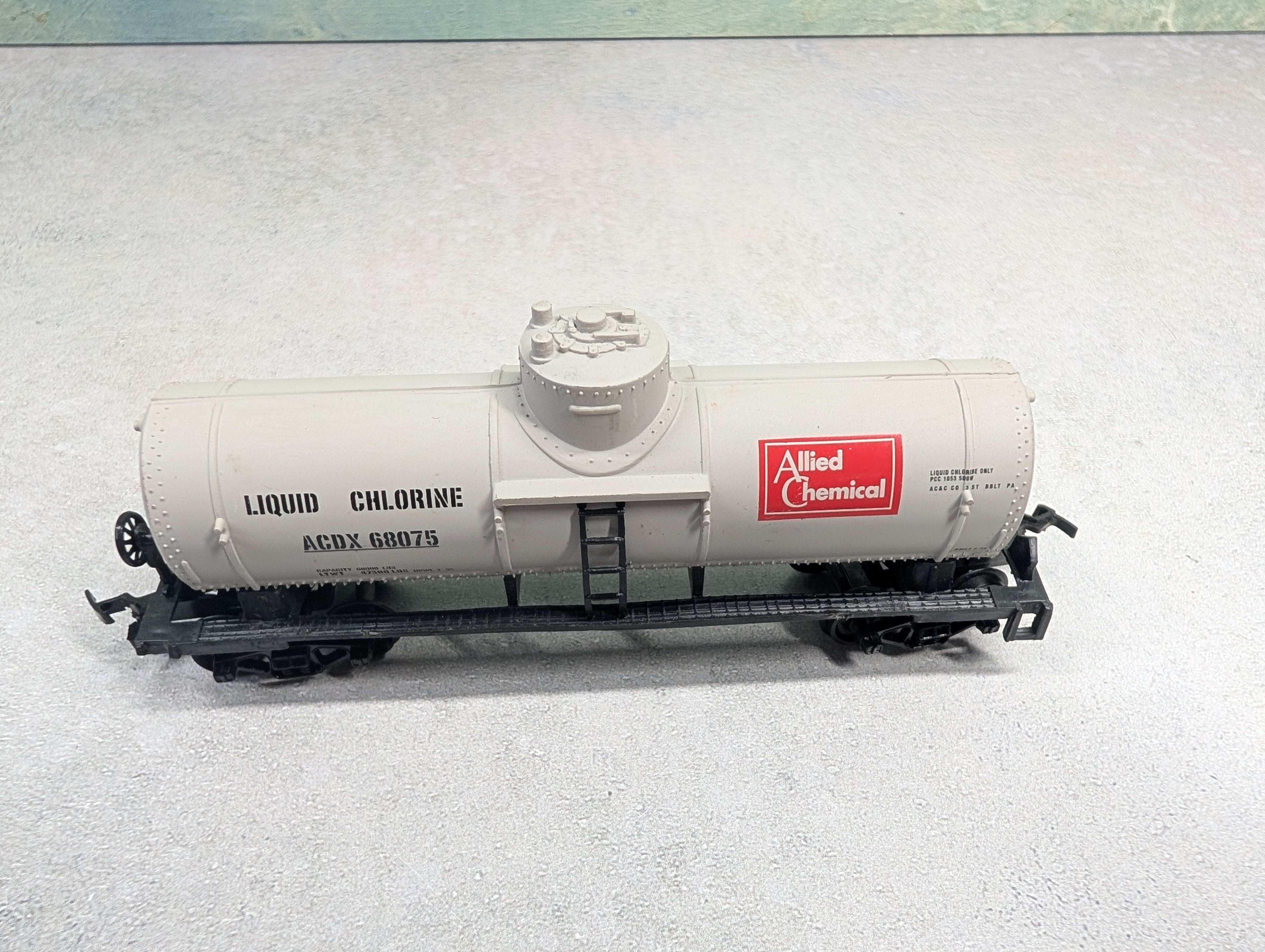 USED Life-Like HO Scale Single Dome Tank Car Allied Chemical ACDX #68075