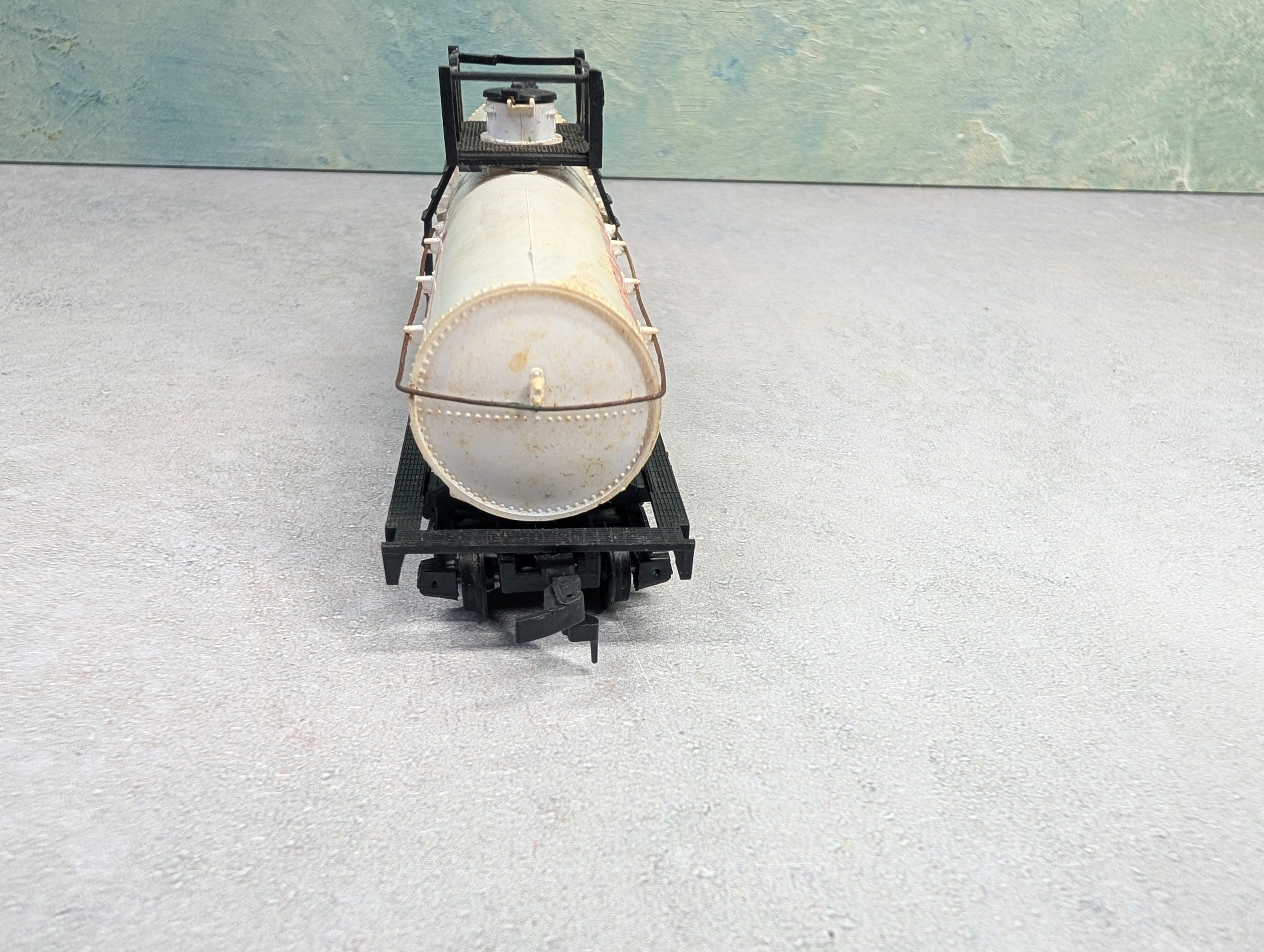 USED AHM HO Scale Chemical Tank Car Michigan Alkali GATX #39617