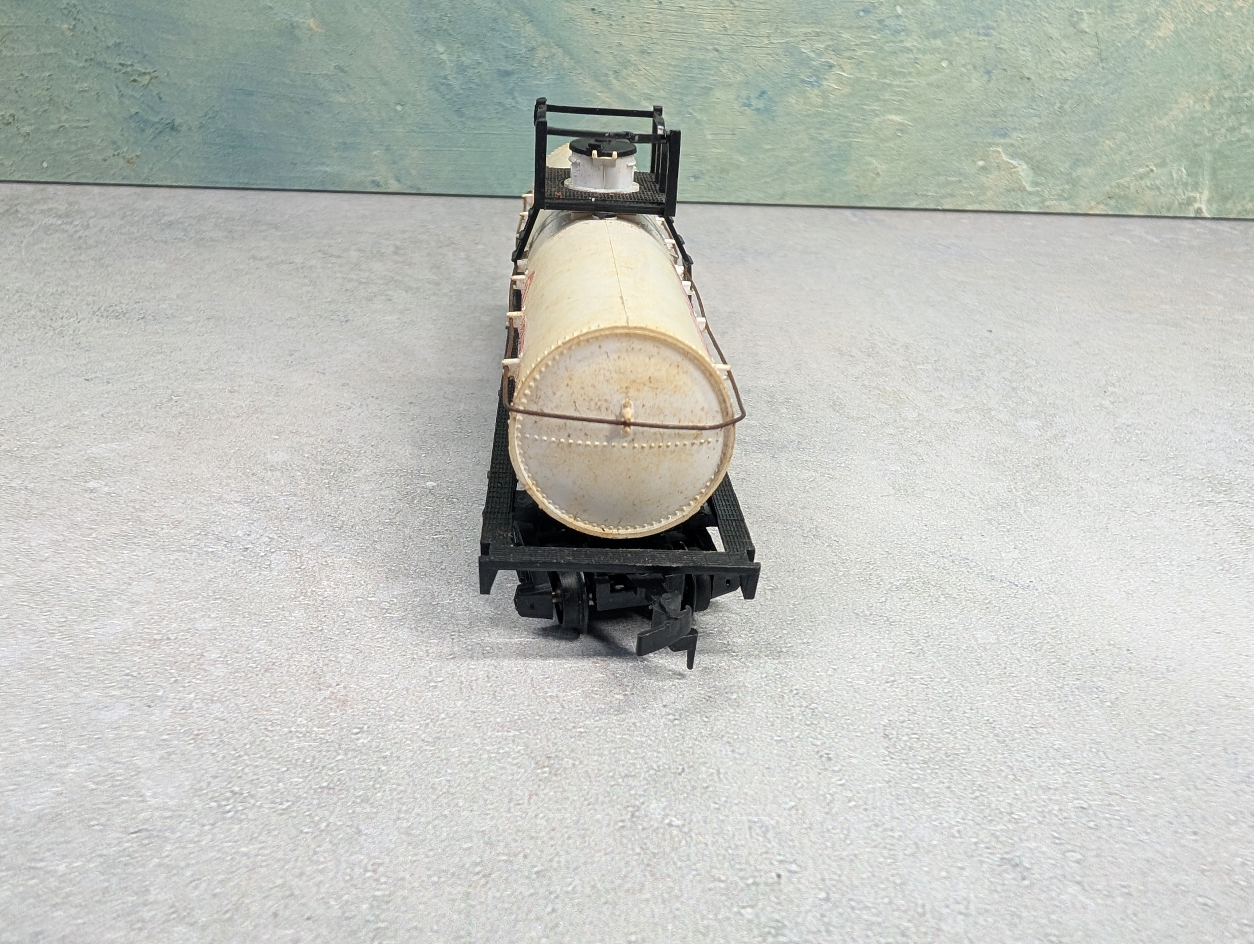 USED AHM HO Scale Chemical Tank Car Michigan Alkali GATX #39617