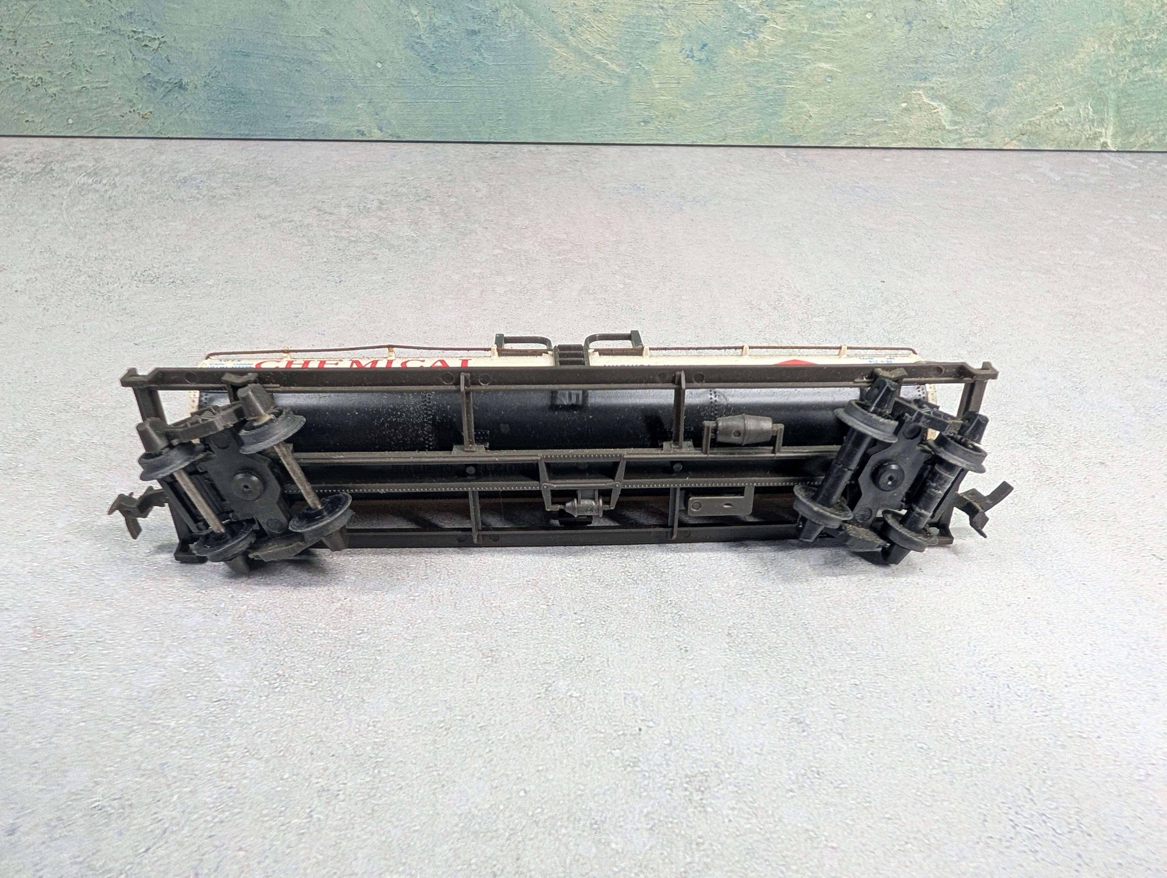 USED AHM HO Scale Chemical Tank Car Frontier Chemical UCLX #1012