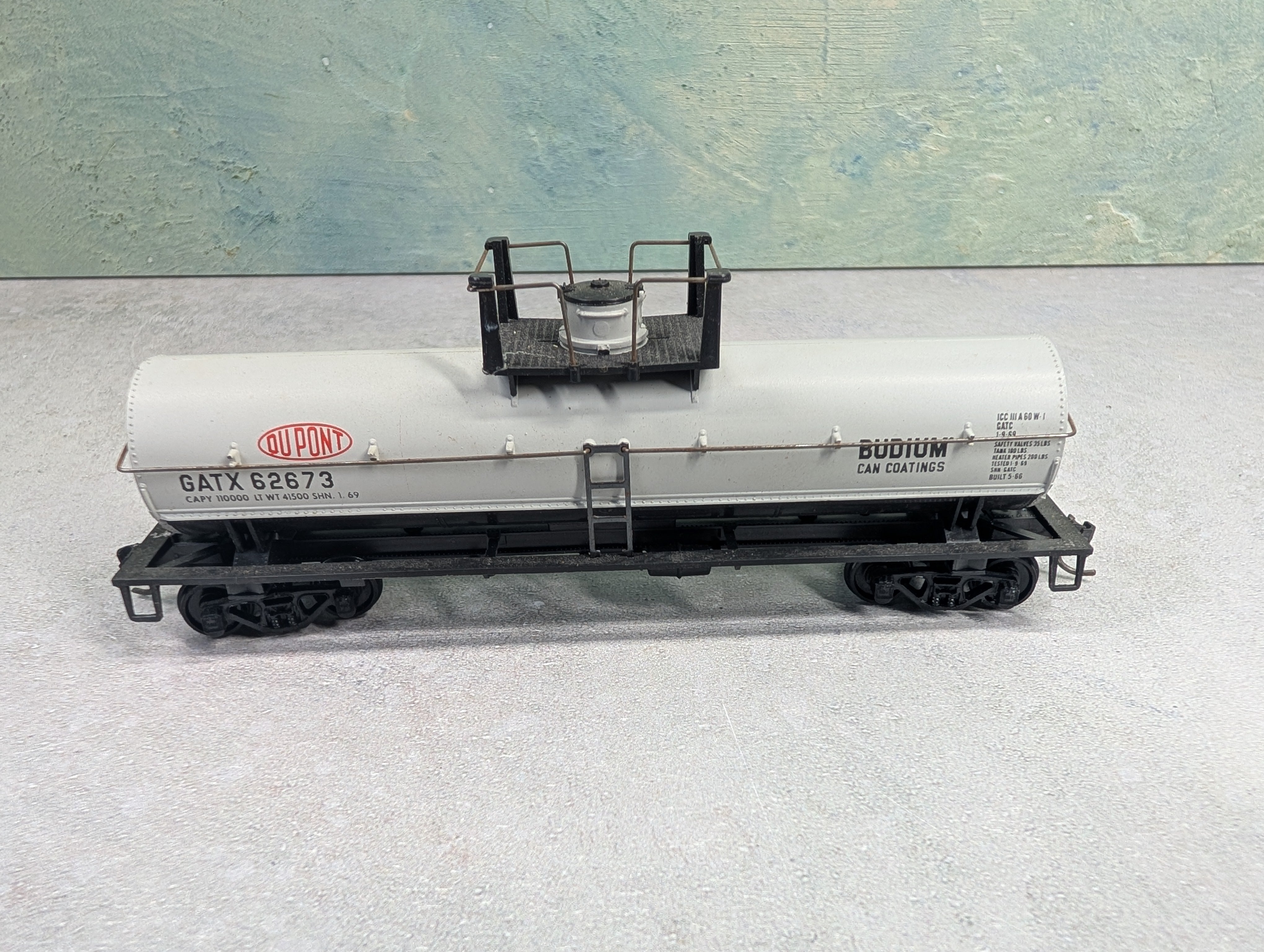 USED Athearn HO Scale Chemical Tank Car Dupont GATX #62673