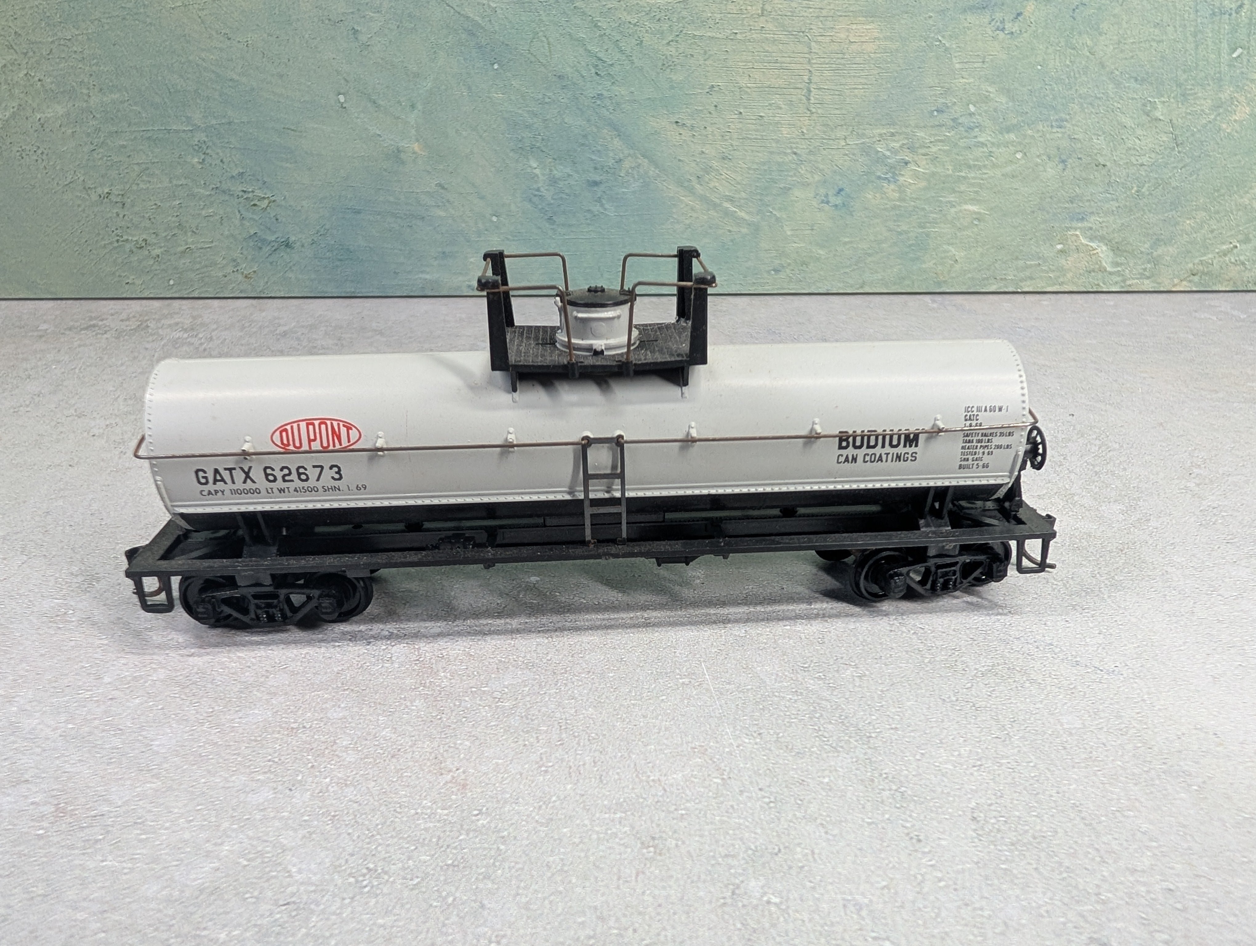 USED Athearn HO Scale Chemical Tank Car Dupont GATX #62673