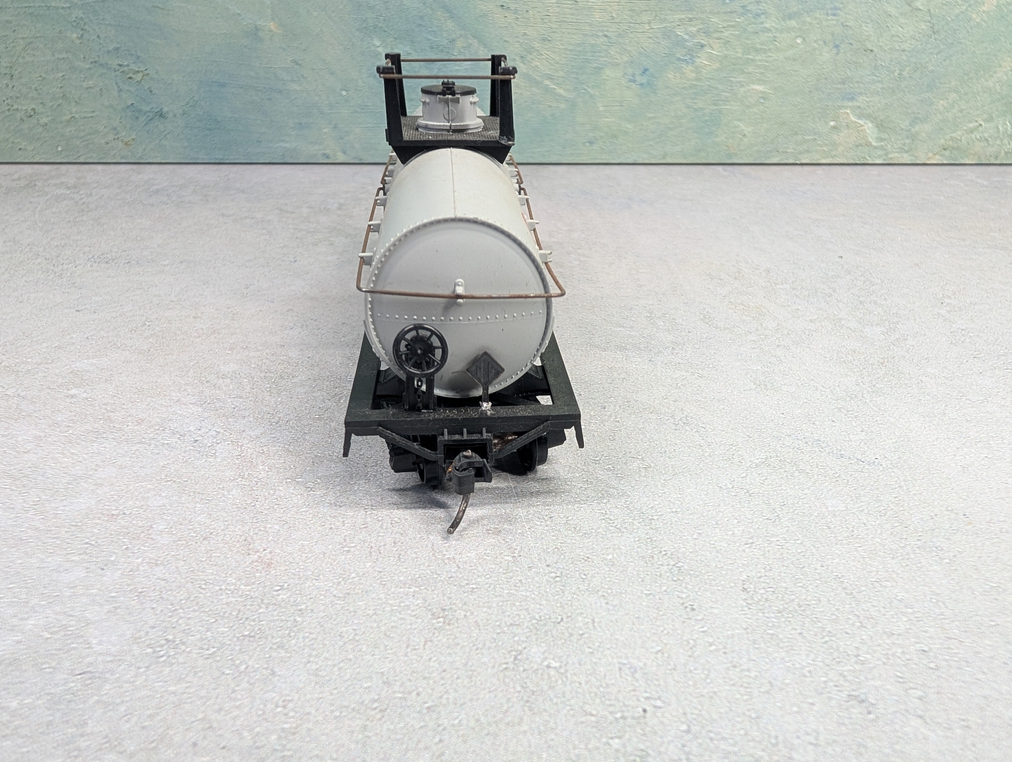 USED Athearn HO Scale Chemical Tank Car Dupont GATX #62673