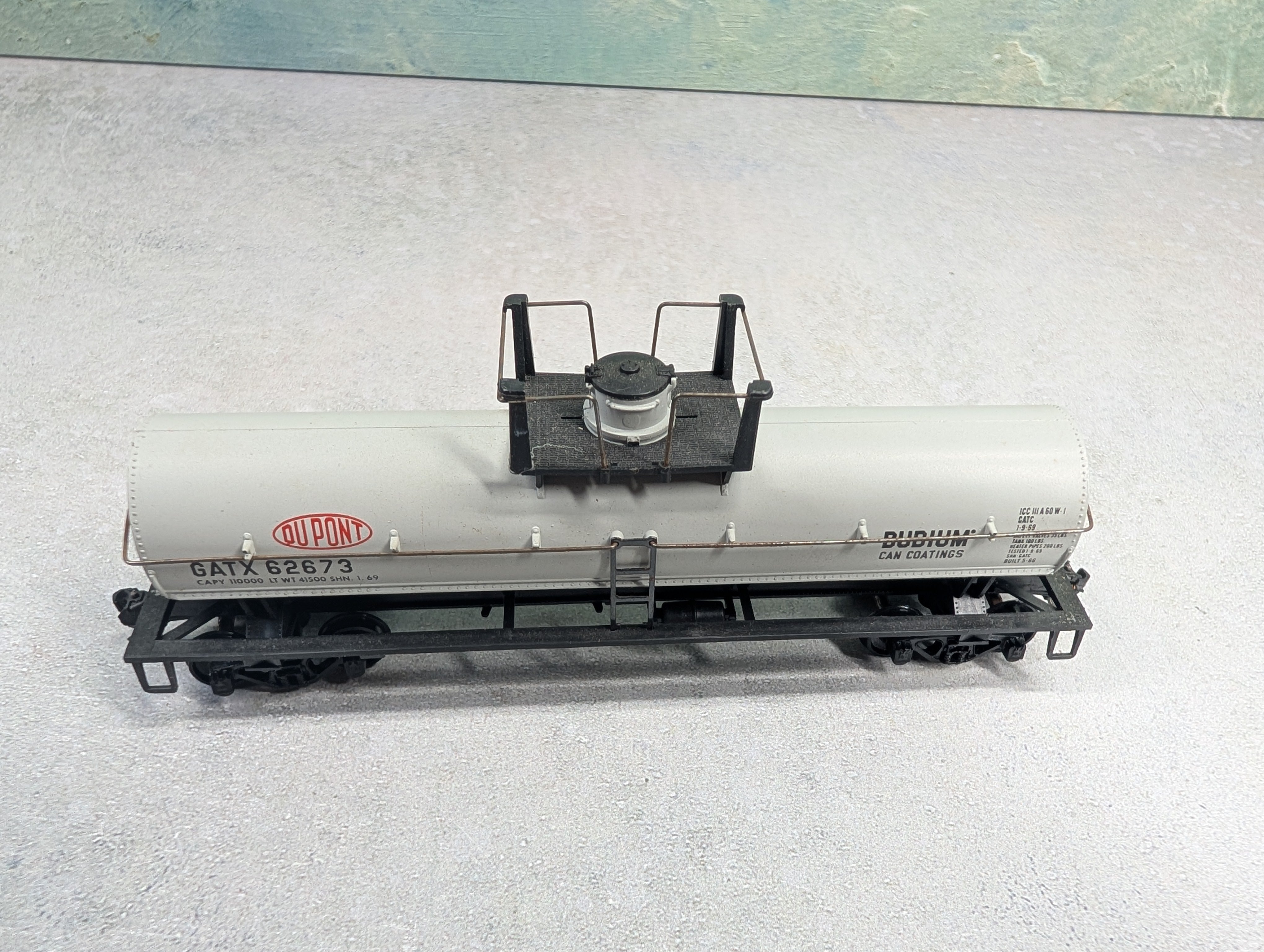 USED Athearn HO Scale Chemical Tank Car Dupont GATX #62673