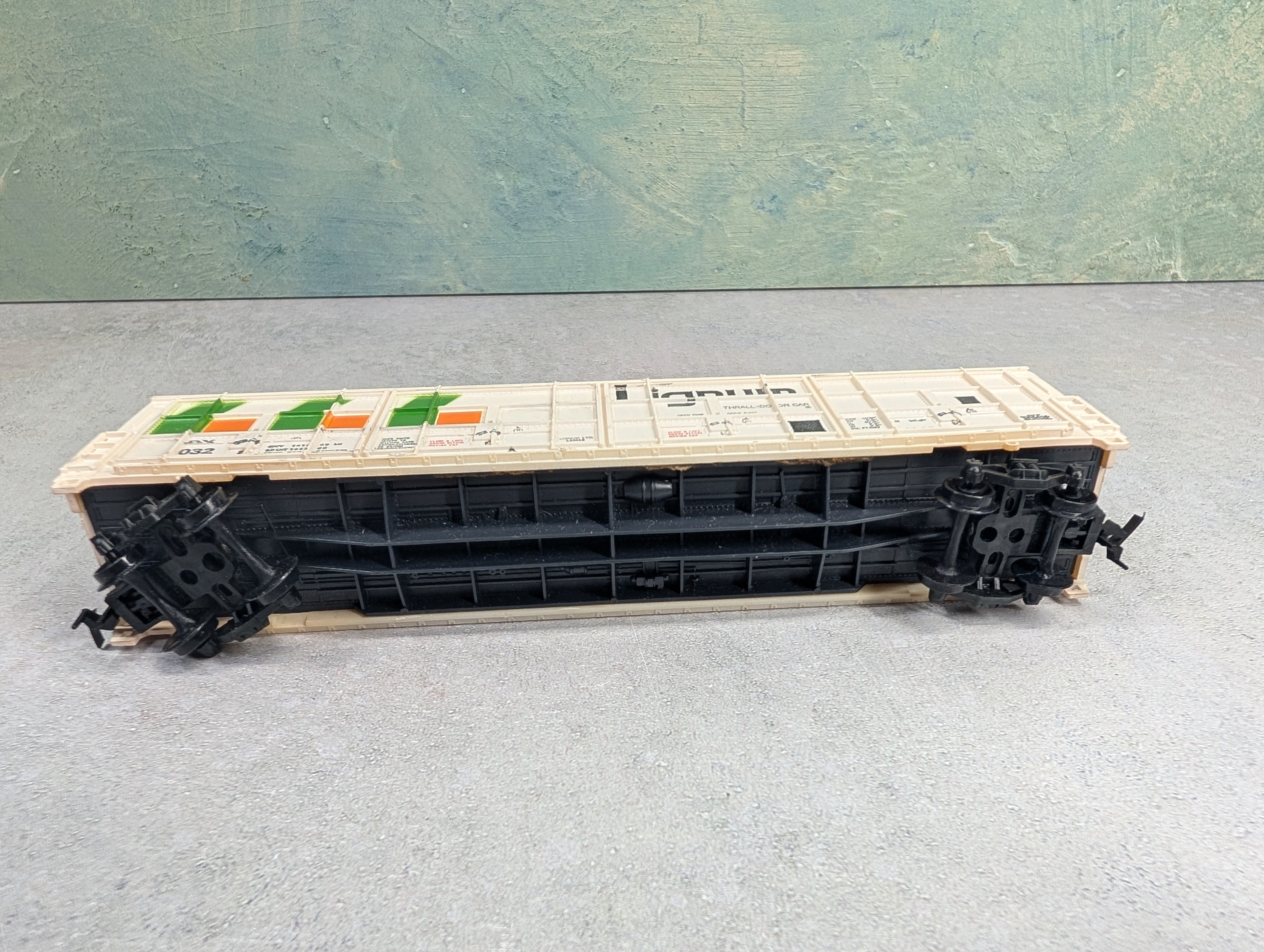 USED Life-Like HO Scale Thrall Door Box Car Lignum NADX #80032