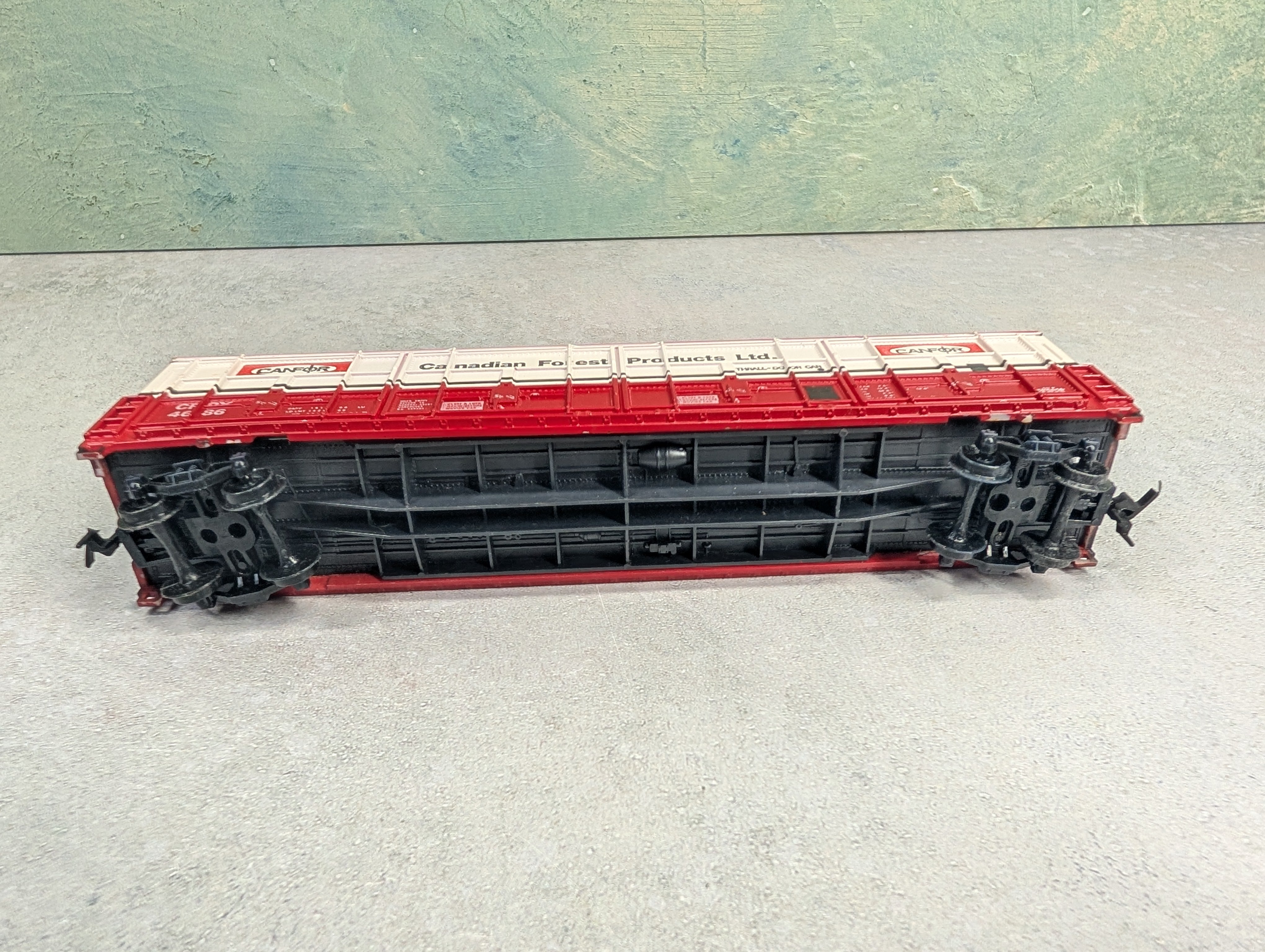 USED Life-Like HO Scale Thrall Door Box Car Canfor CFPX #4686