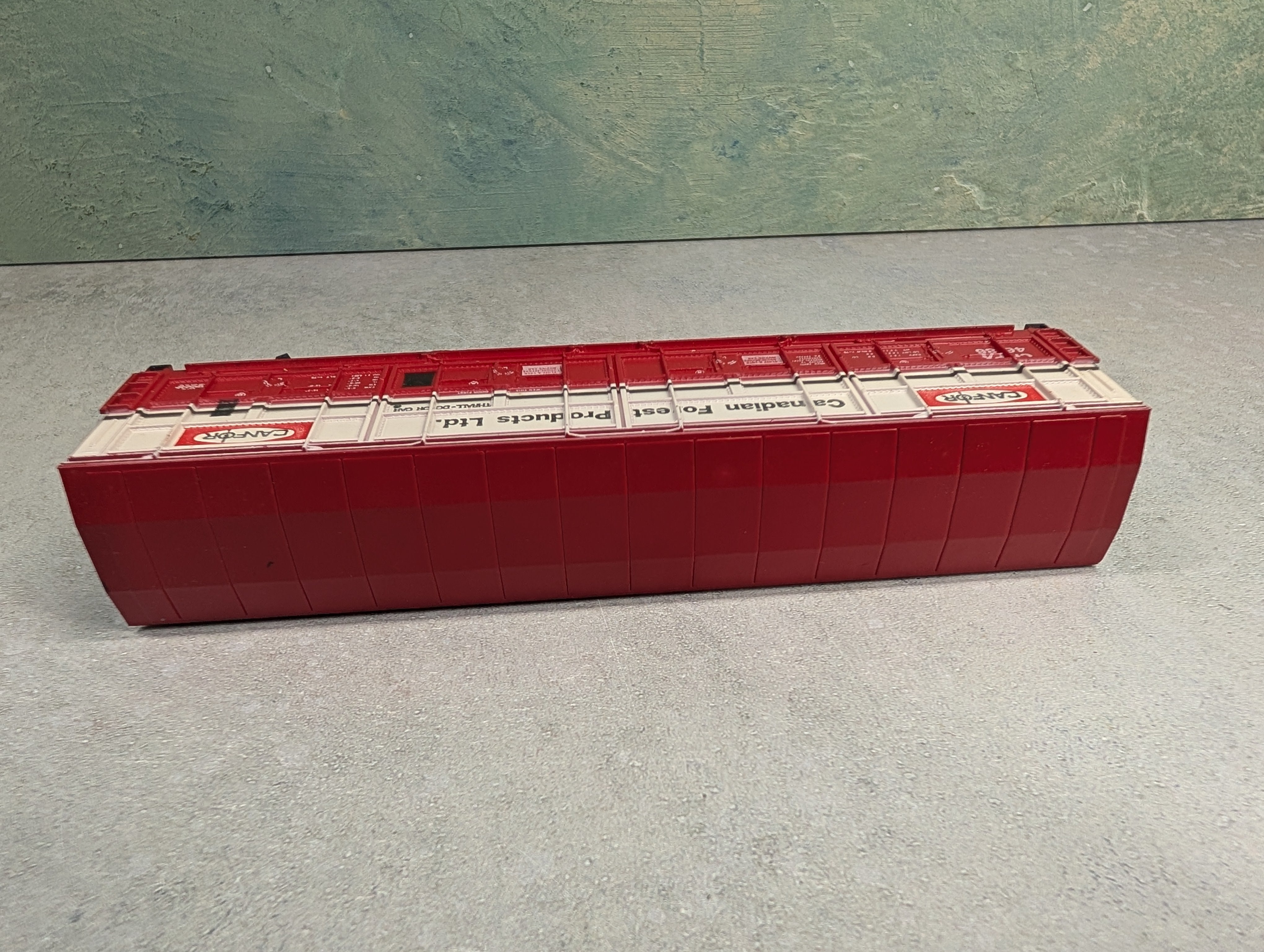 USED Life-Like HO Scale Thrall Door Box Car Canfor CFPX #4686