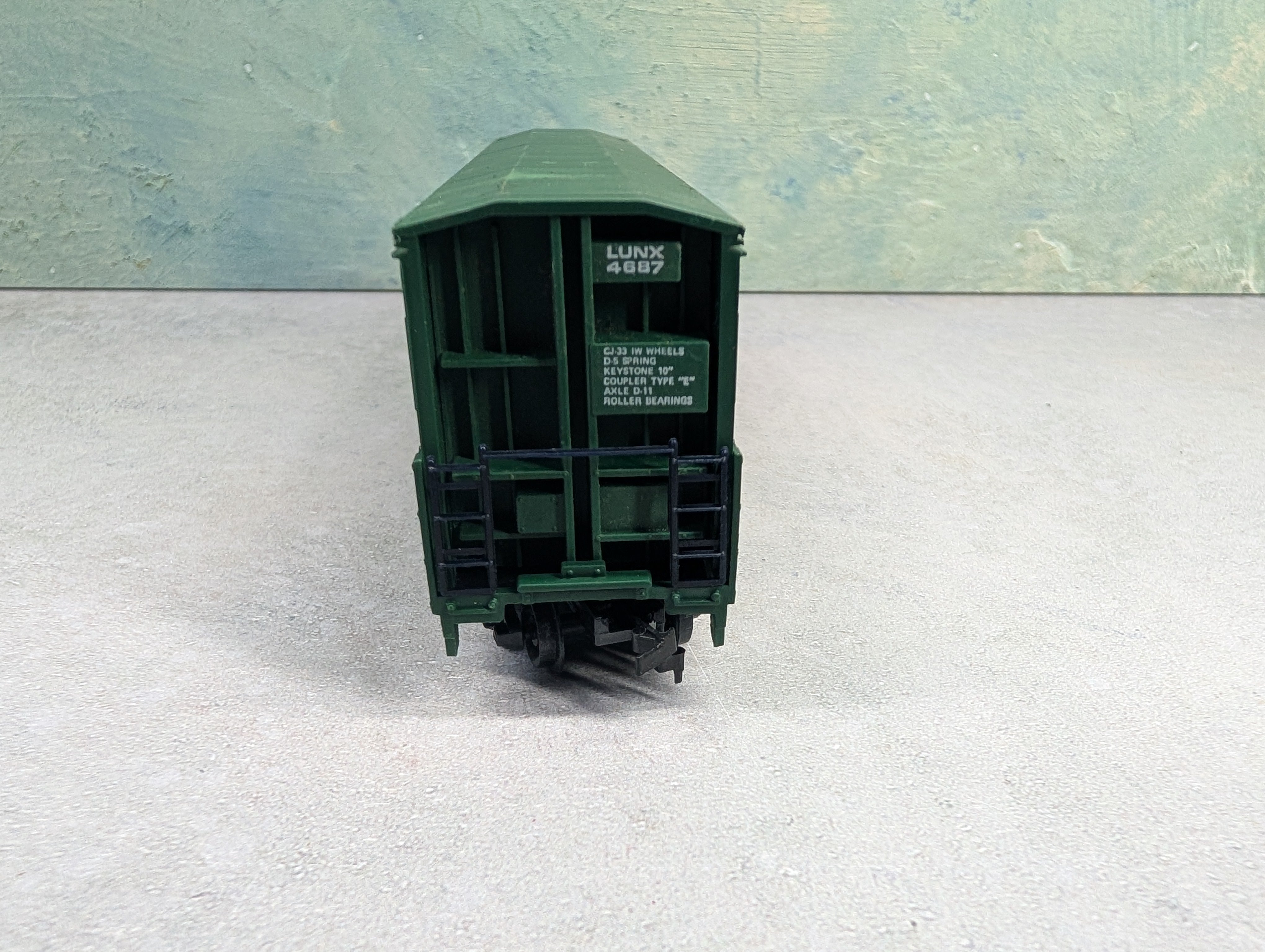 USED Life-Like HO Scale Thrall Door Box Car Weyerhaeuser LUNX #4687