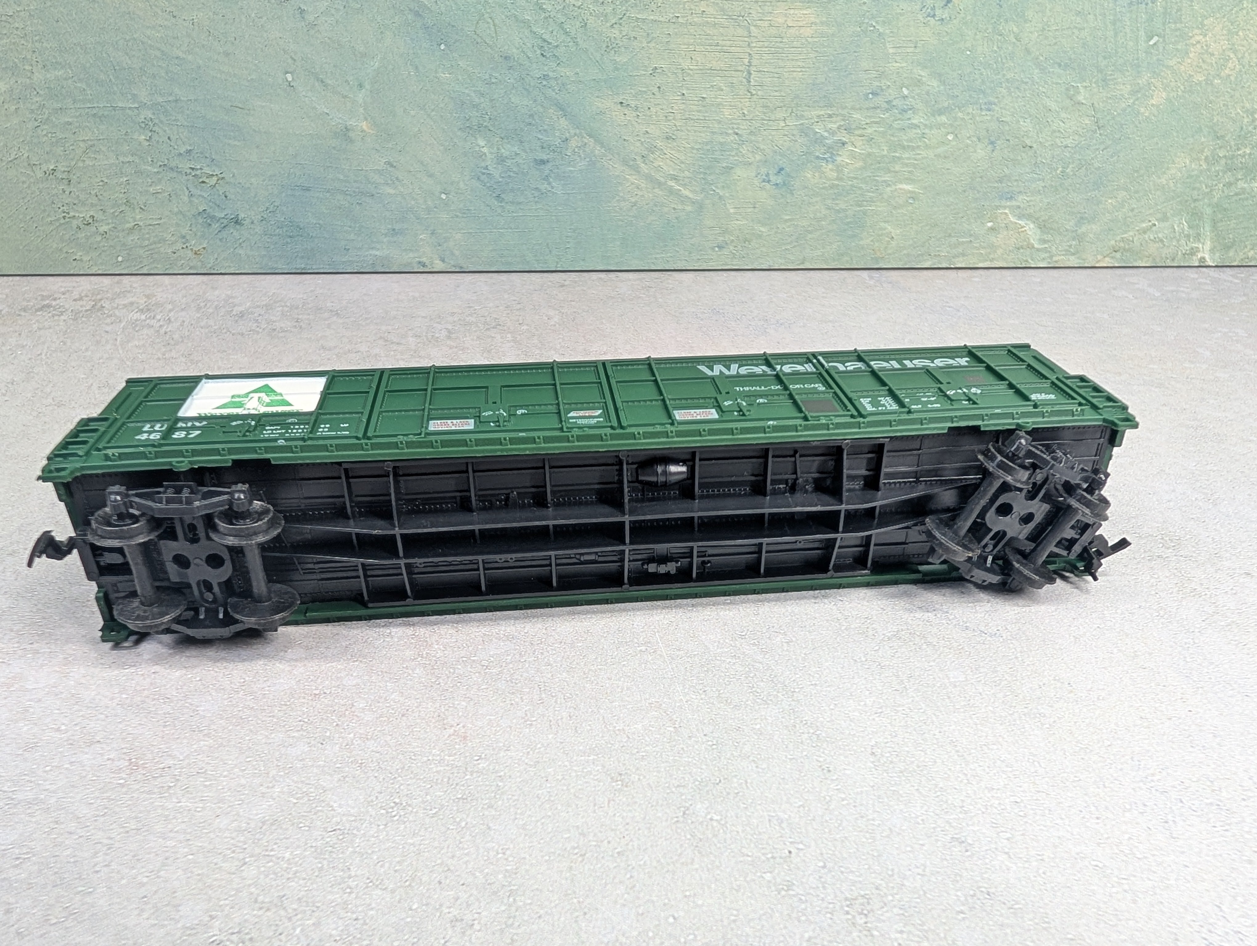 USED Life-Like HO Scale Thrall Door Box Car Weyerhaeuser LUNX #4687