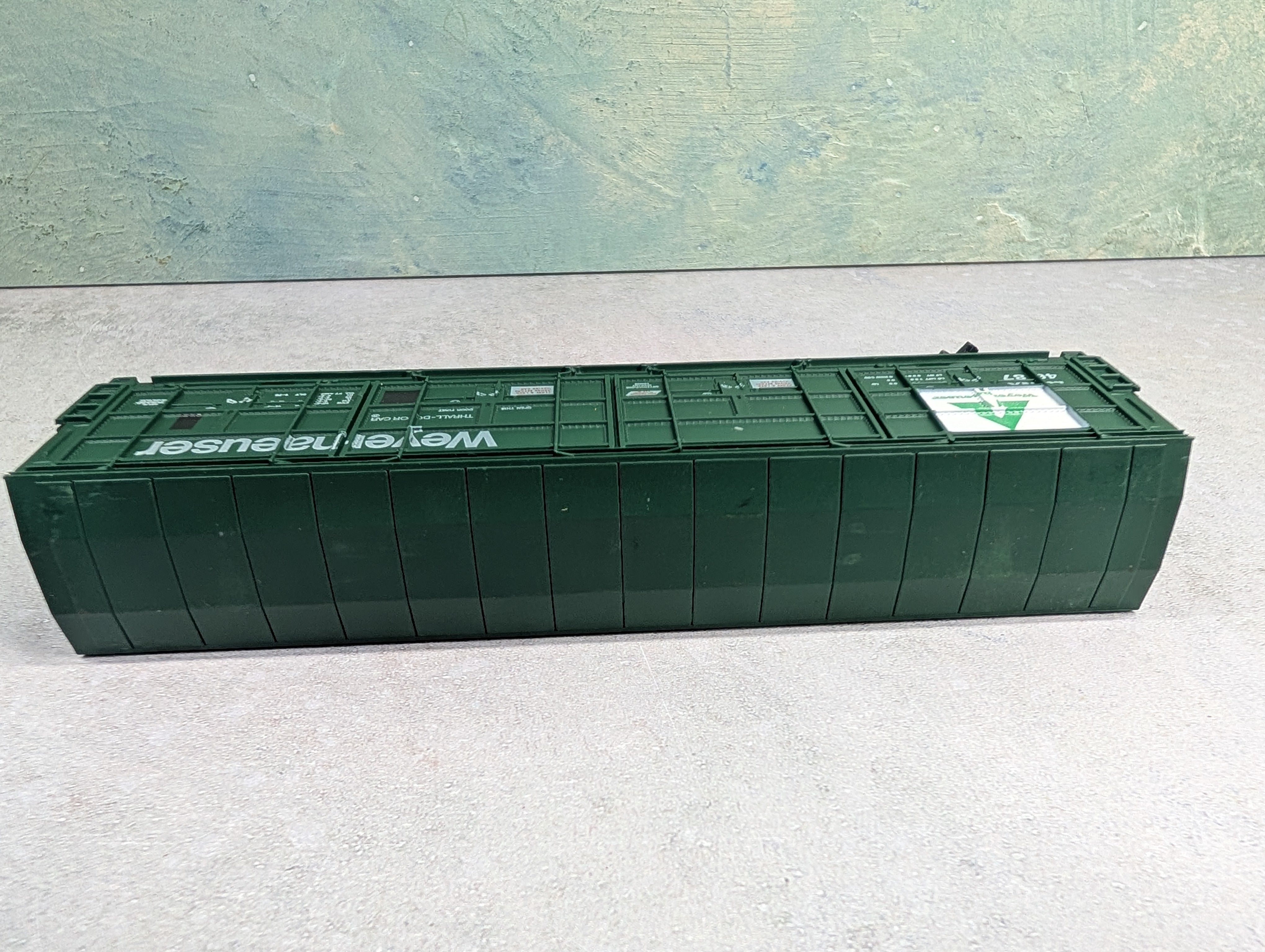 USED Life-Like HO Scale Thrall Door Box Car Weyerhaeuser LUNX #4687