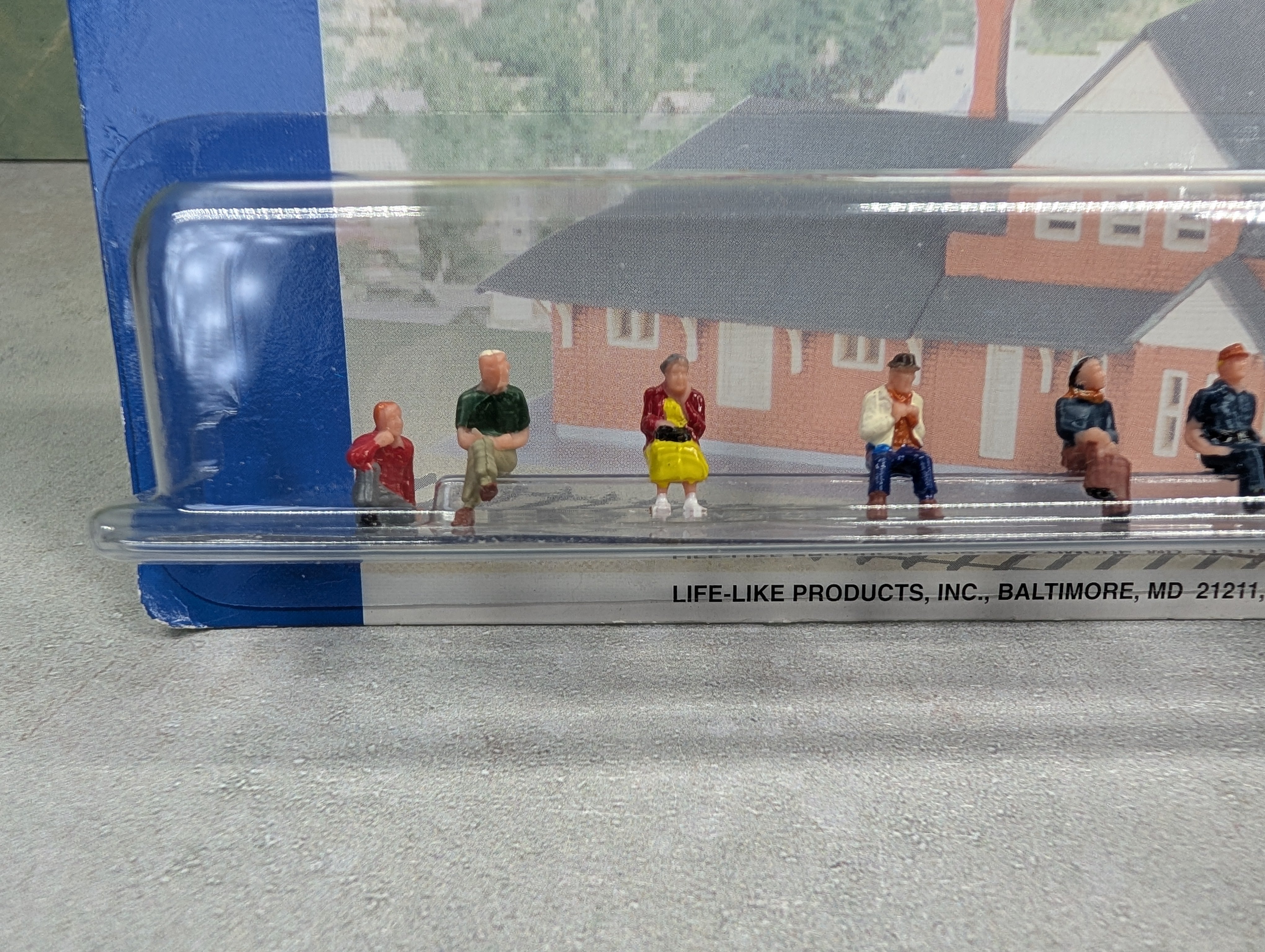 Life-Like 1186 HO Scale People Sitting (7 pcs)