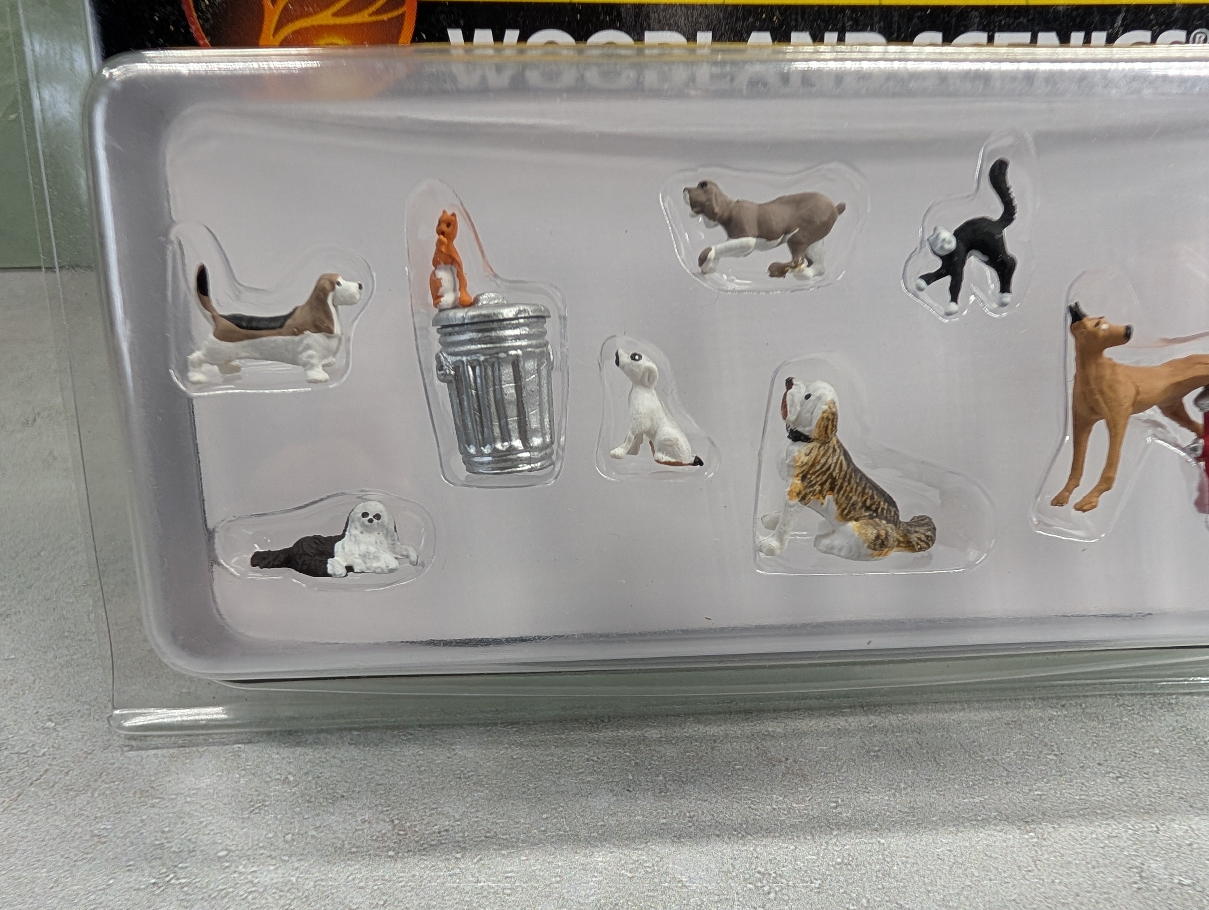 Woodland Scenics A2725 O Dogs & Cats (11 pcs)