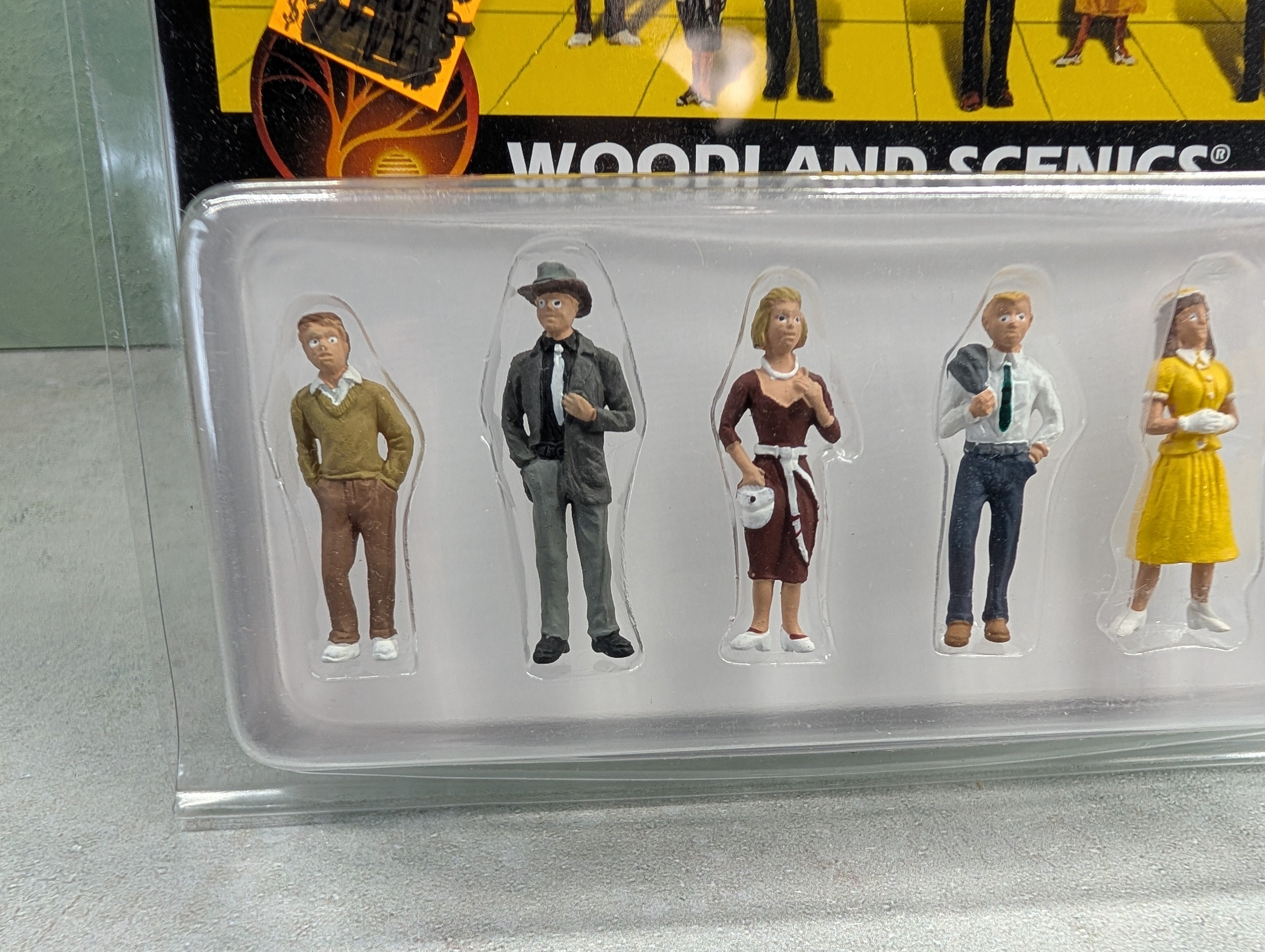 Woodland Scenics A2863 O Pedestrians (6 pcs)